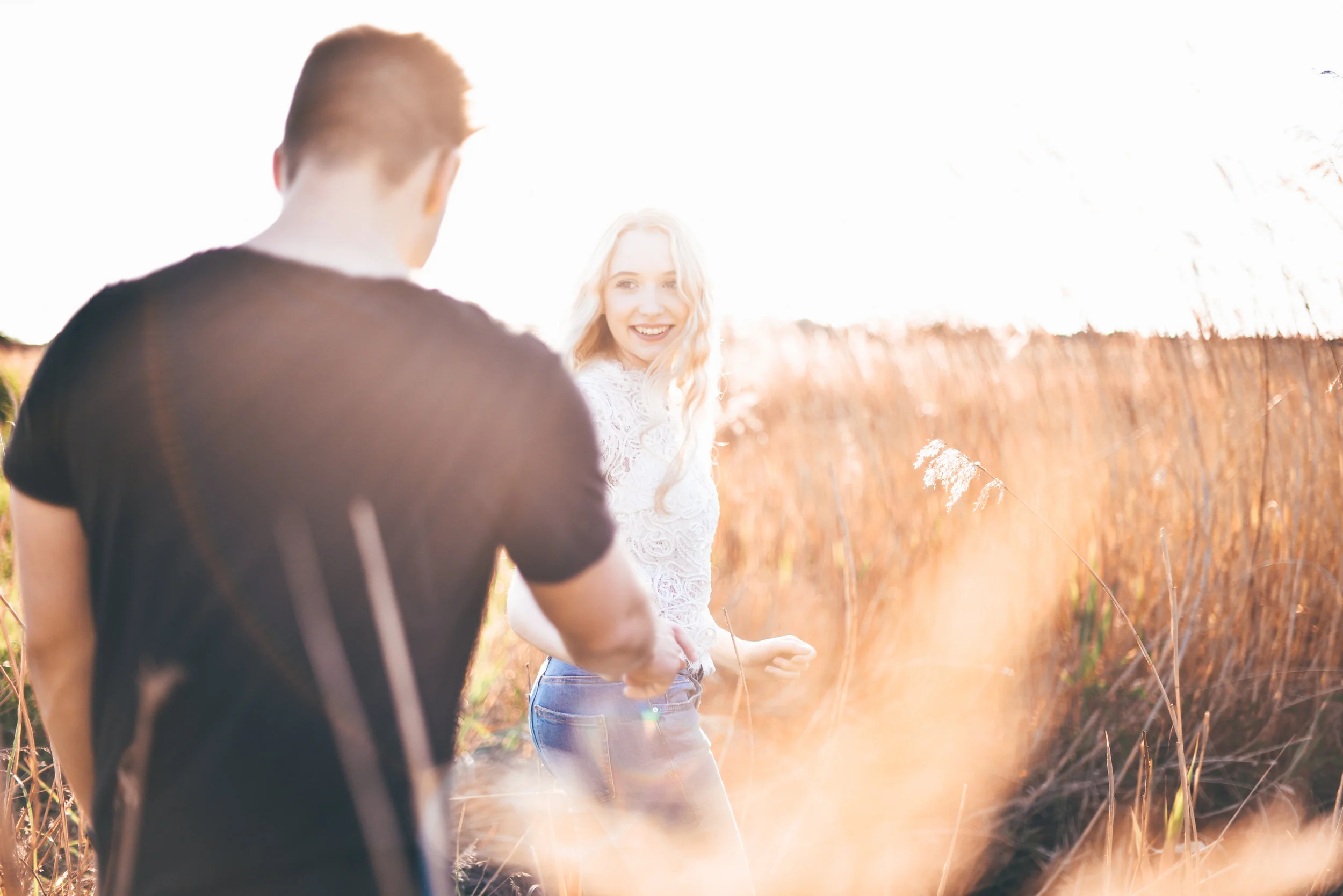 photography-fotografin-münster-shooting-pärchen-couple-natural-natürlich-goldenhour-shooting-blogger-instagram-inspiration