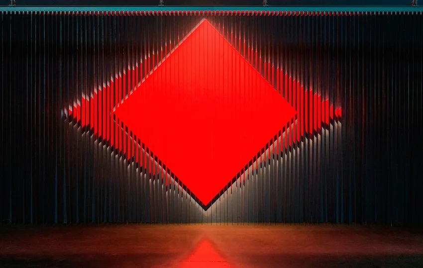 Julio Le Parc, Cloison à lames réfléchissantes (Partition with Reflective Strips), 1966/2005 Painted wood and stainless steel. 90 1/2 x 104 x 31 1/2 inches. Julio Le Parc © 2016 Artists Rights Society (ARS), New York / ADAGP, Paris. Photo: André Morin.