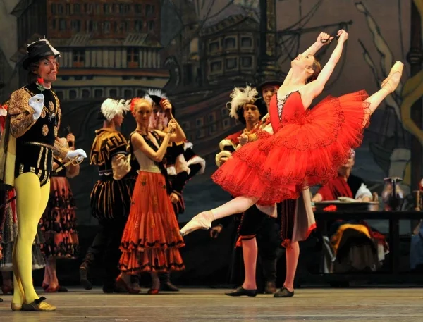 Don Quixote, Mariinsky Ballet Photo: Viktoria Tereshkina by Natasha Razina