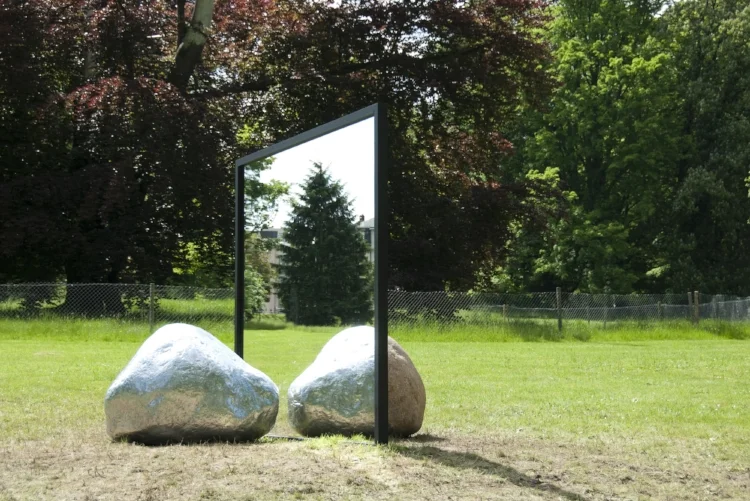Alicja Kwade, Big Be-Hide (2017), Courtesy of the artist and kamel mennour gallery