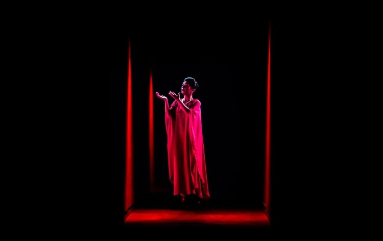 Dominique Gonzalez-Foerster, OPERA (QM.15) , 2016. Installation view. HD Video, 8 minutes 30 seconds © DACS, 2016. Courtesy: the artist and Esther Schipper, Berlin