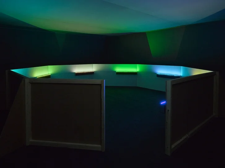 Haroon Mirza, A Chamber for Horwitz (2015) Image Courtesy: Lisson Gallery x Vinyl Factory