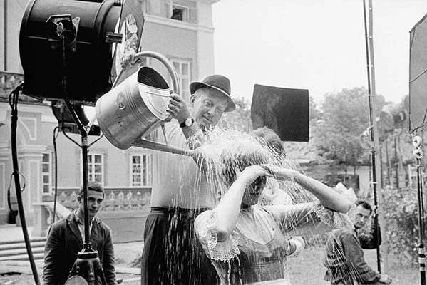 Maria in the rain in the "The Sound of Music" 1964 © Erich Lessing und Leica Galerie Salzburg.