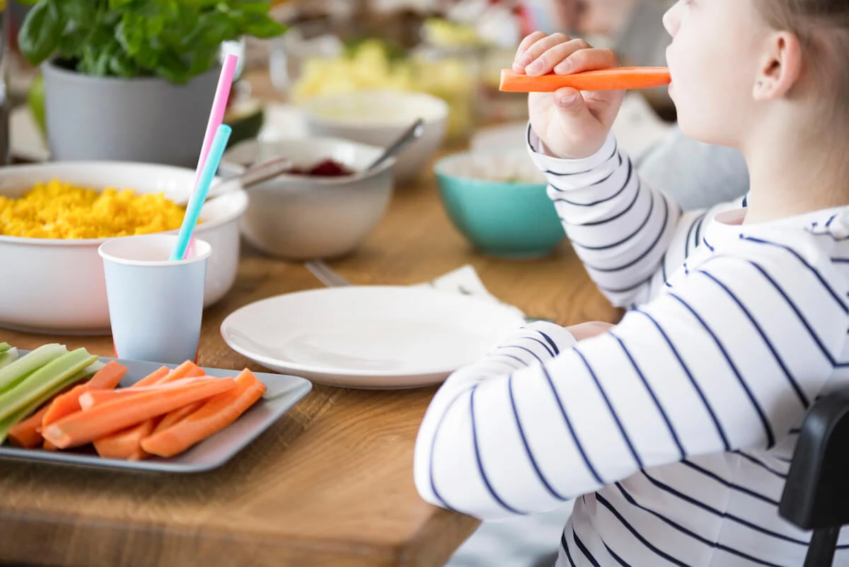 kids eating healthy snacks.jpg