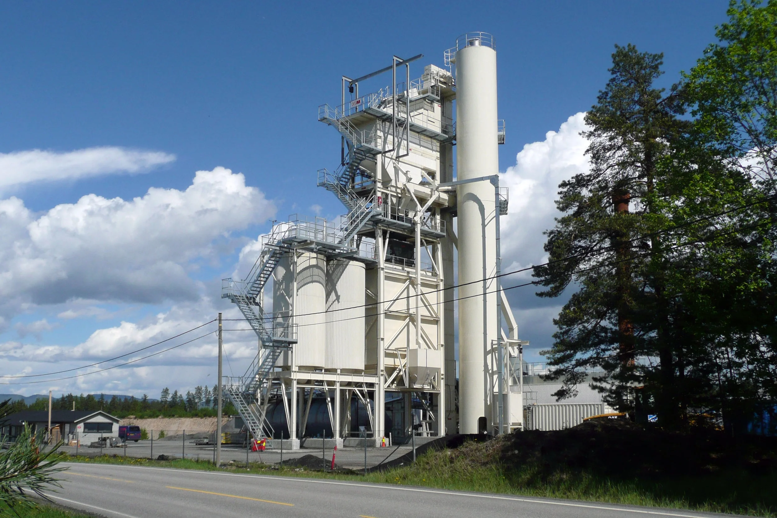 TENSOR leverer komplette asfaltfabrikker og oppgraderinger i hele Norge. Vår hovedleverandør er KVM i Danmark, som har mer enn 50 års erfaring med levering av utstyr til asfaltindustrien, og er stadig i forkant når det gjelder utvikling. Les mer...