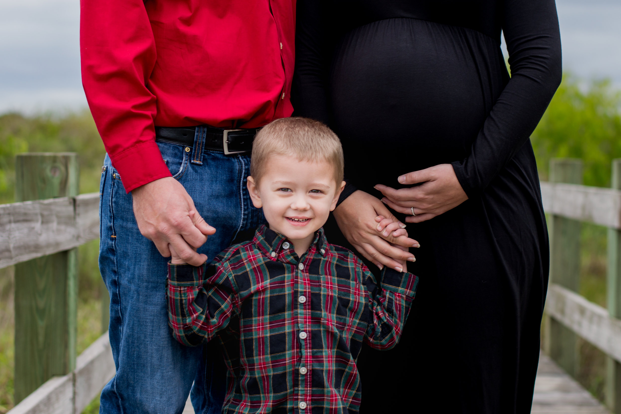 maternity photo with son 