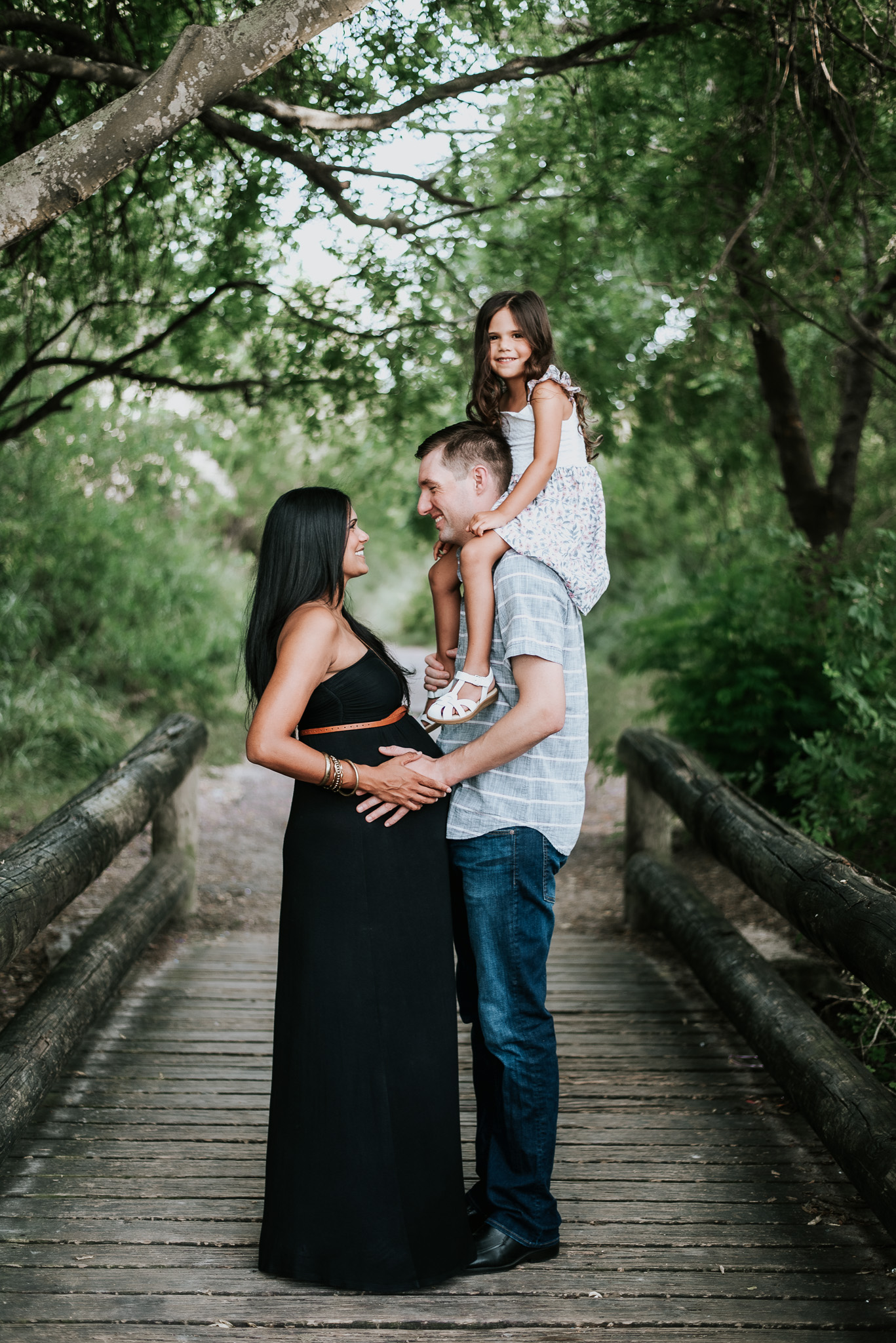 maternity session with husband and daughter