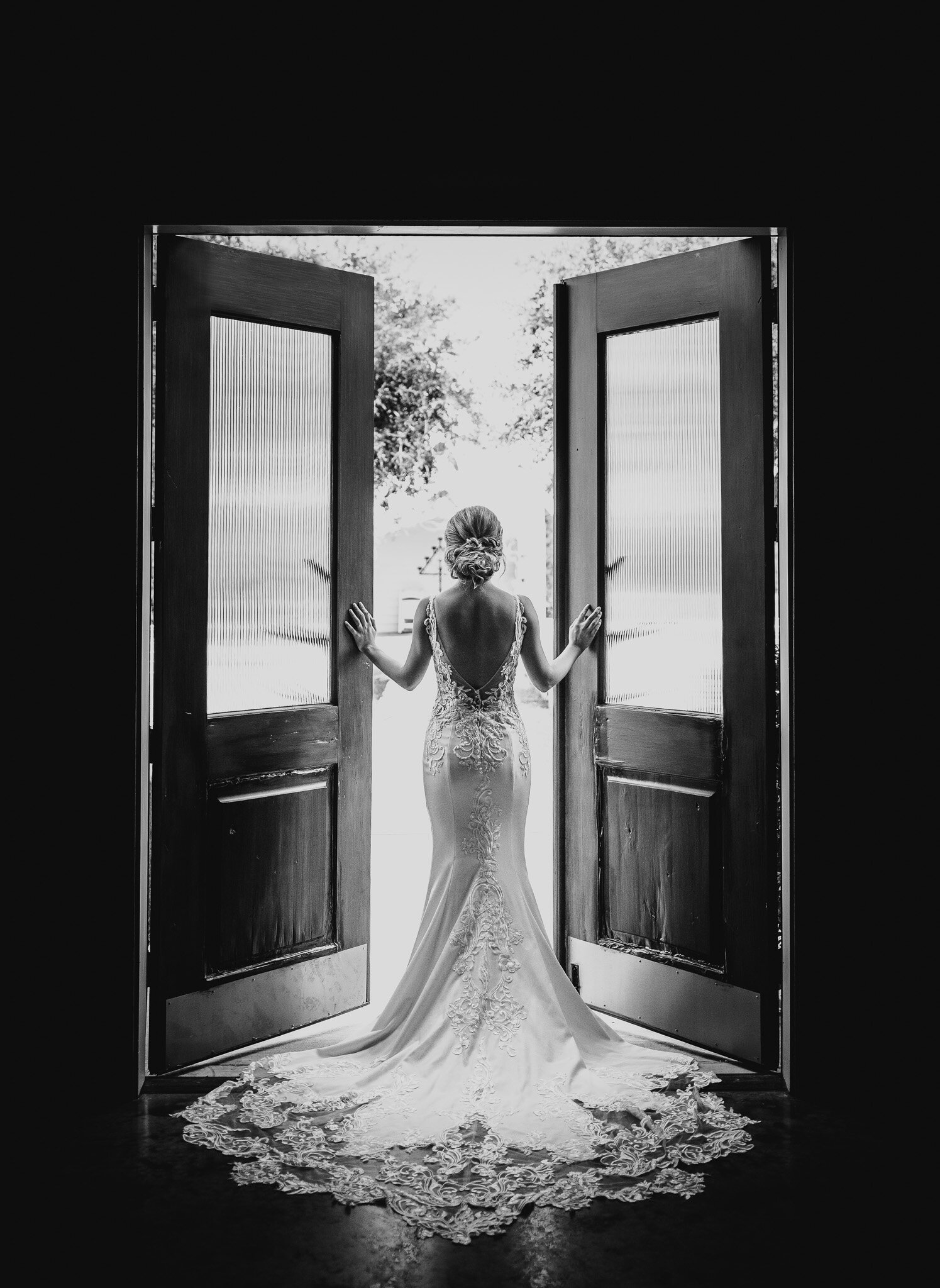 dramatic bridal photo in black and white in doorway
