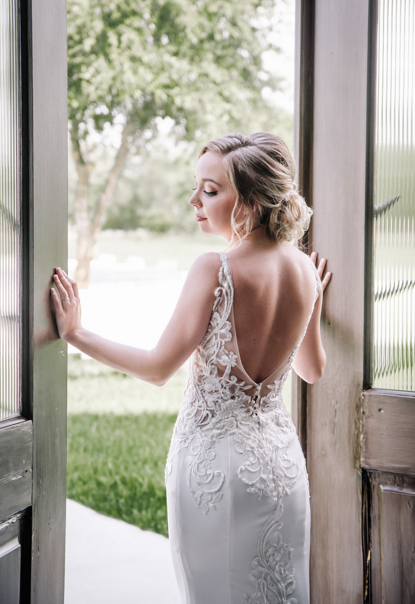 bridal photo in doorway