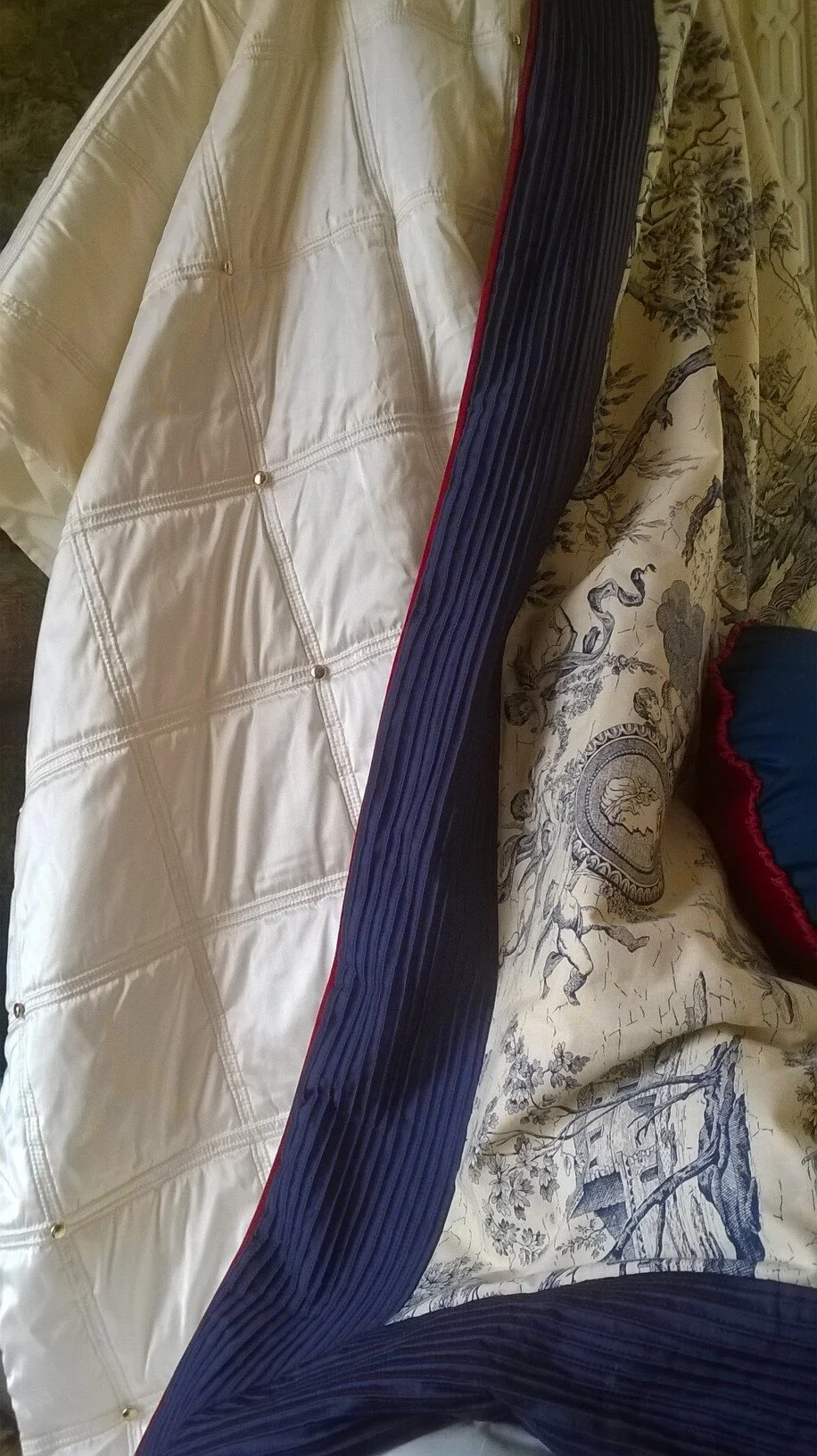 Double Italian with buttons runner£150.jpg