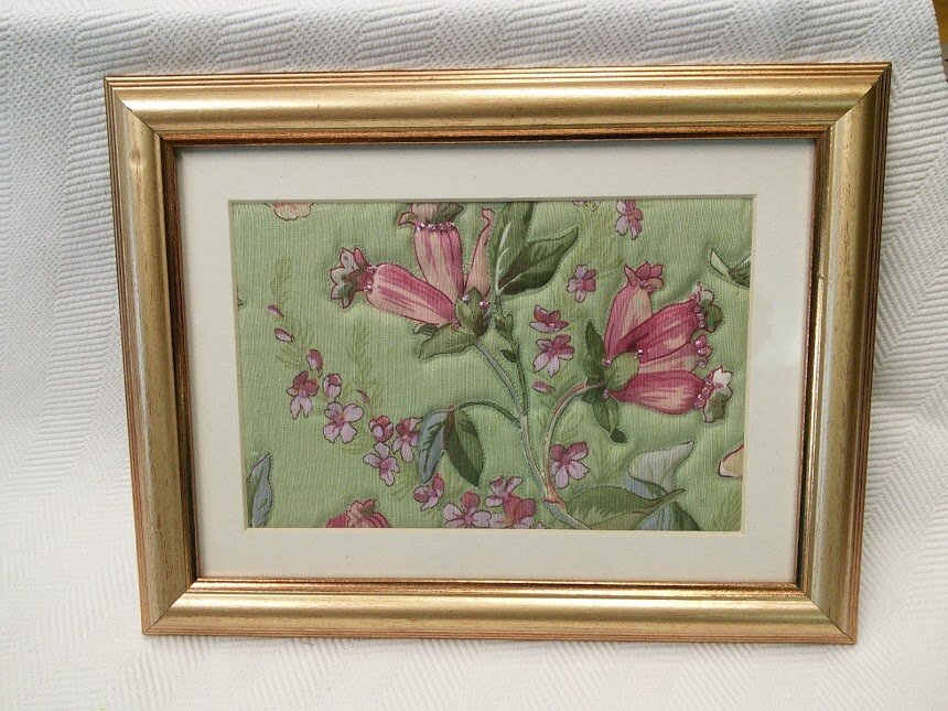 Floral linen beaded & quilted Gold Frame 25x33cm£20.jpg