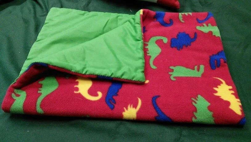 Dinasour fleece green lining 72x46cm.jpg