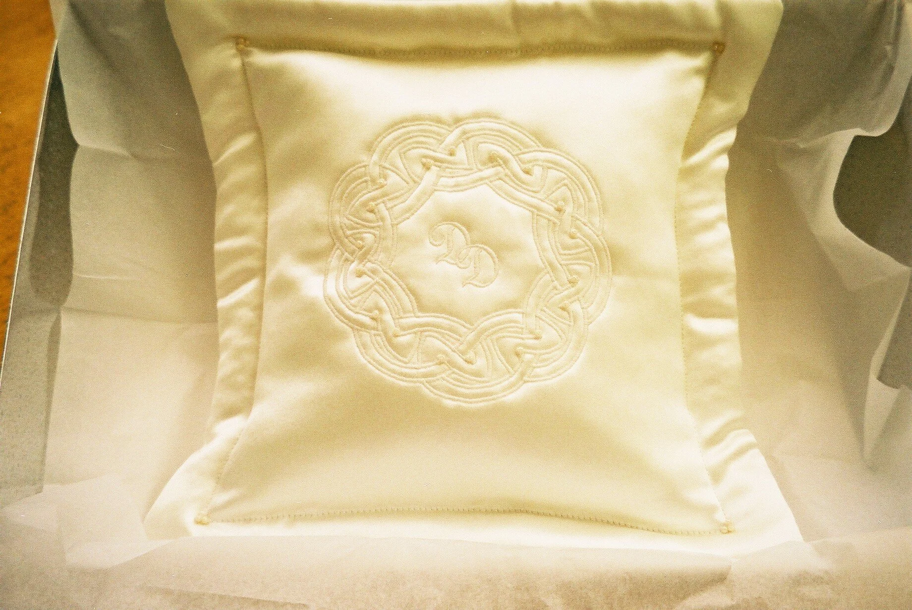 celtic ring cushion dd.JPG
