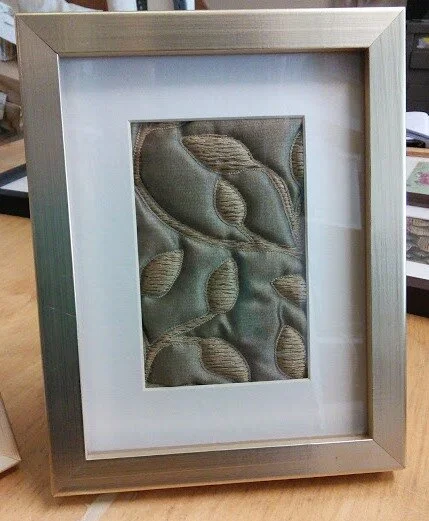 Gold frame 24x19 quilted leaves £9.50.jpg