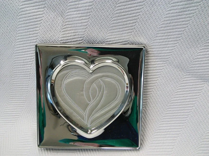 Silver framed embroidered interlocking heart 13x13cm£15.jpg
