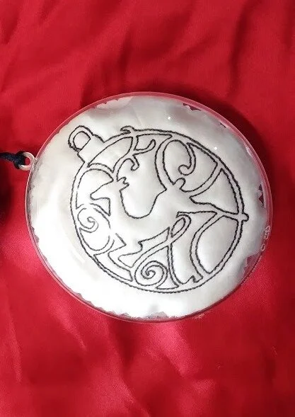 reindeerwhite blue 7.5cm flat bauble.jpg