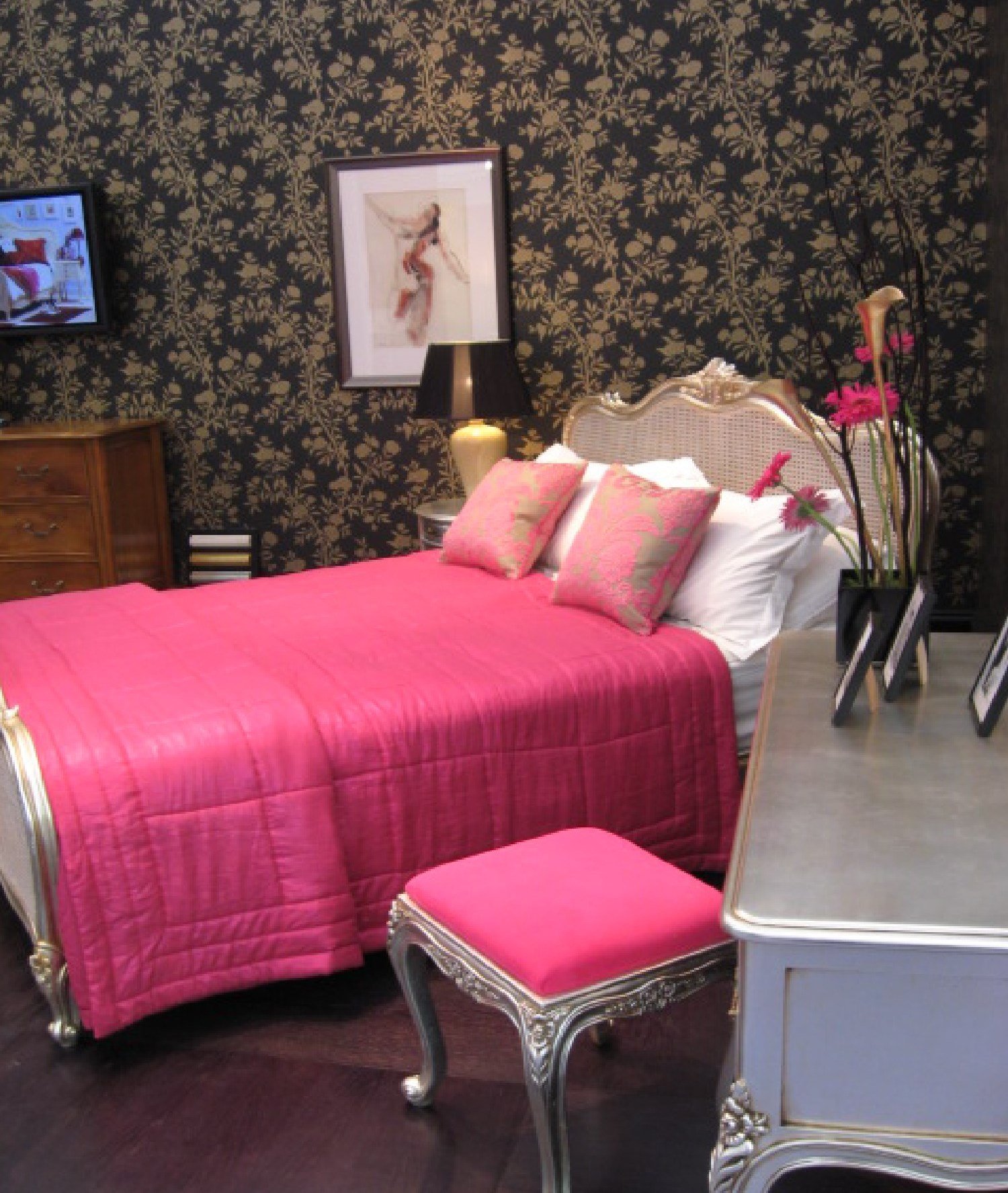 Decorex bedcover for beds with footboard.jpg