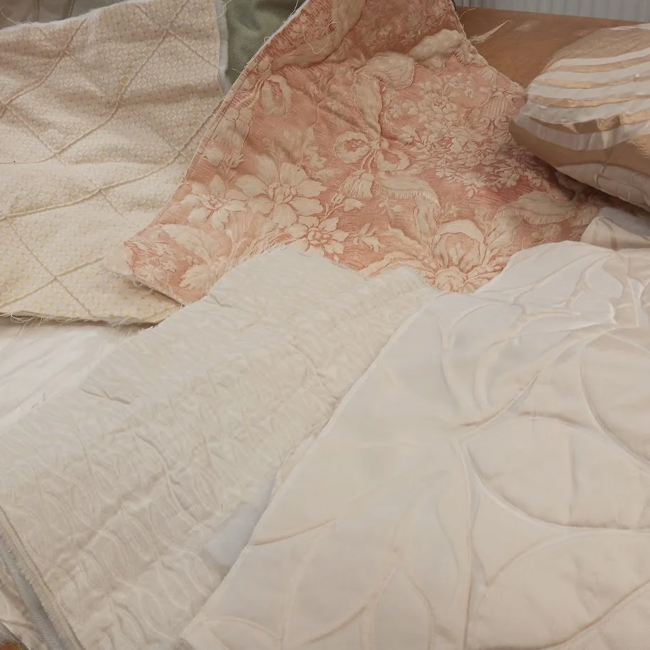 Many lovely quilted panels , fabric rolls ,remnants, and buttons for sale .
Great for craft ,fashions soft furnishing projects