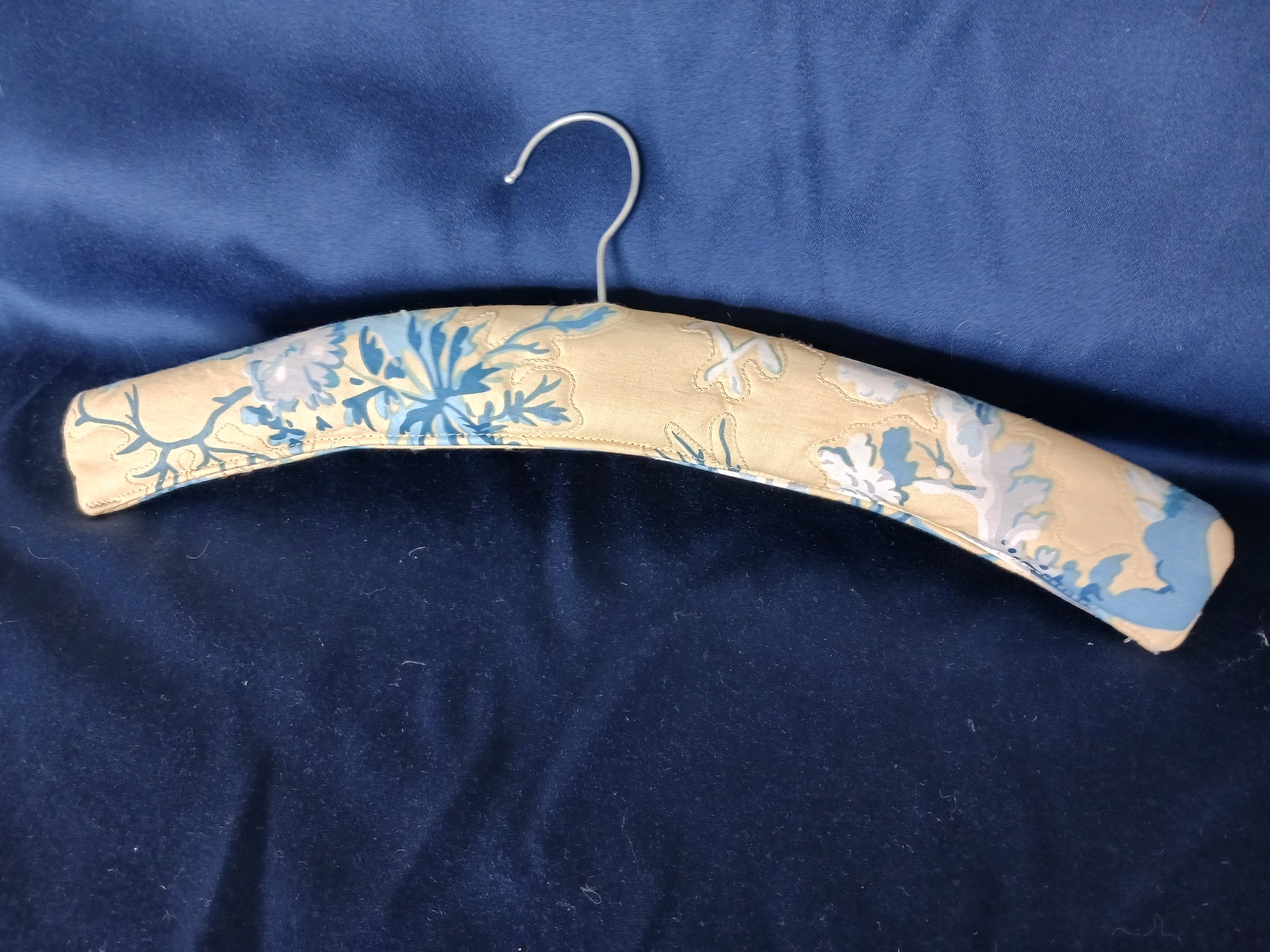 cotton print yellowand blue padded hanger.jpg (Copy)