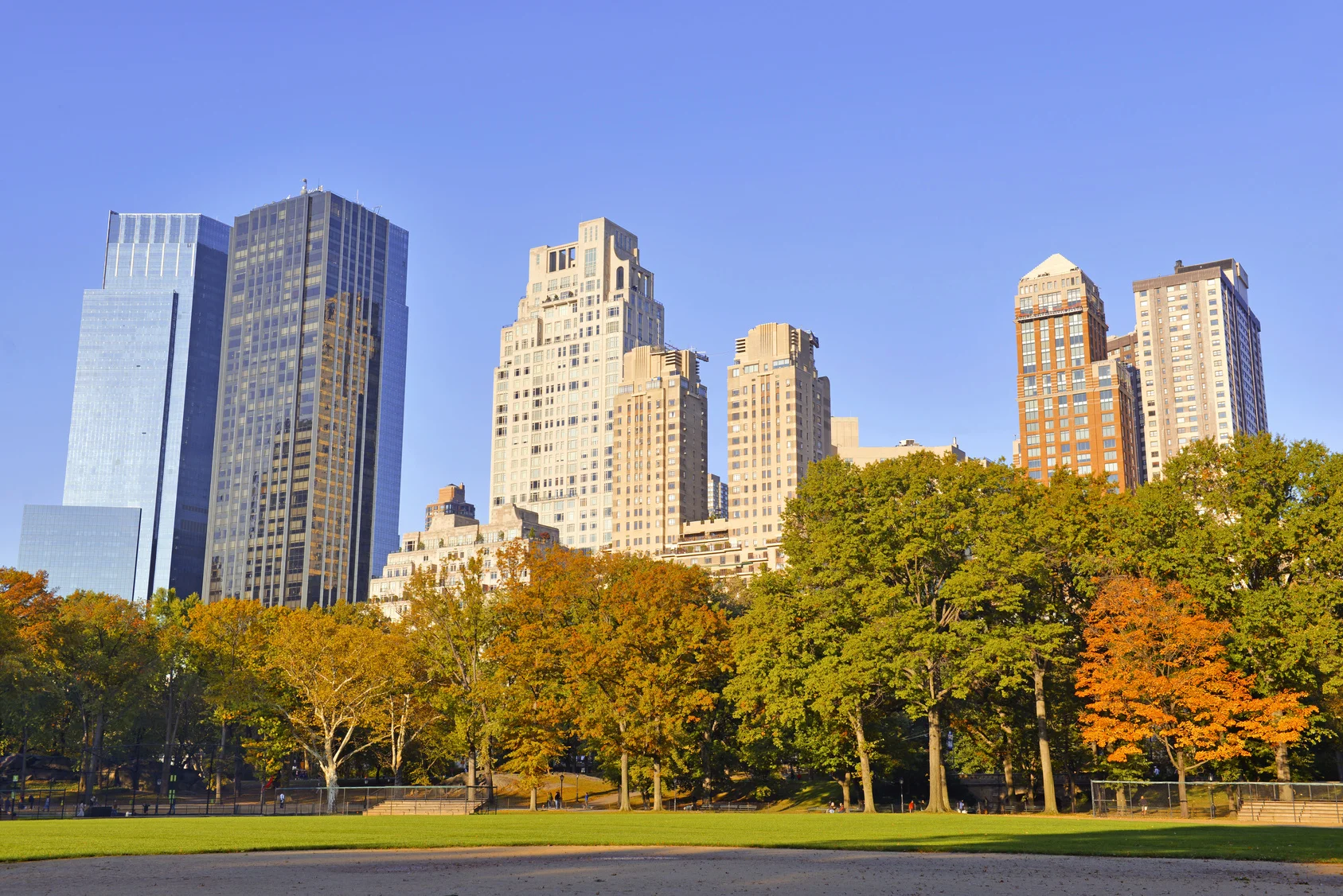 Fall colours will make the perfect backdrop for your New York wedding
