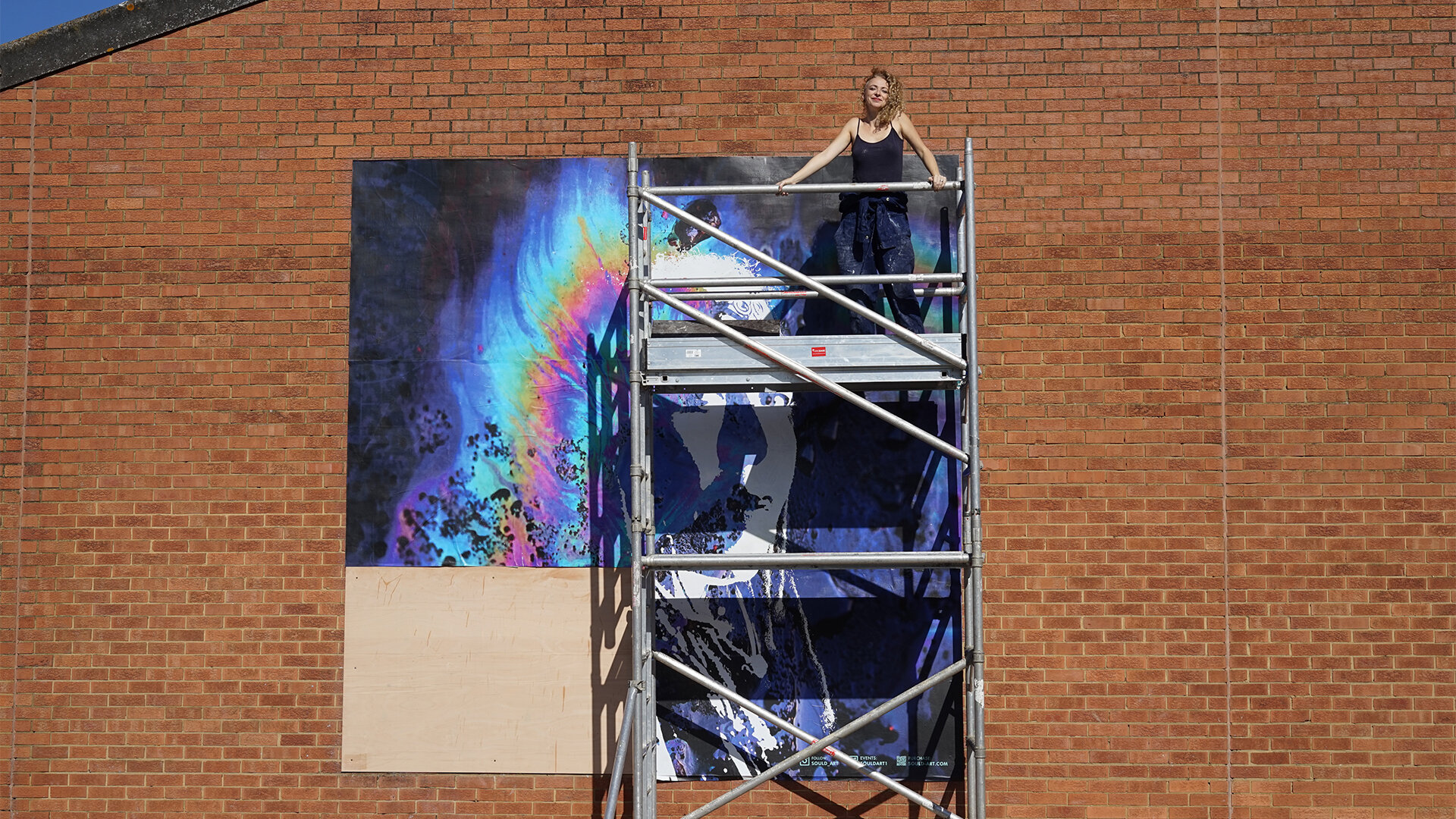 Watch as Urban artist, SoulD creates one of her art pieces, LARGE SCALE in just half a day. #streetart #murals #londonartist #womangraffiti #upandcomingartist 