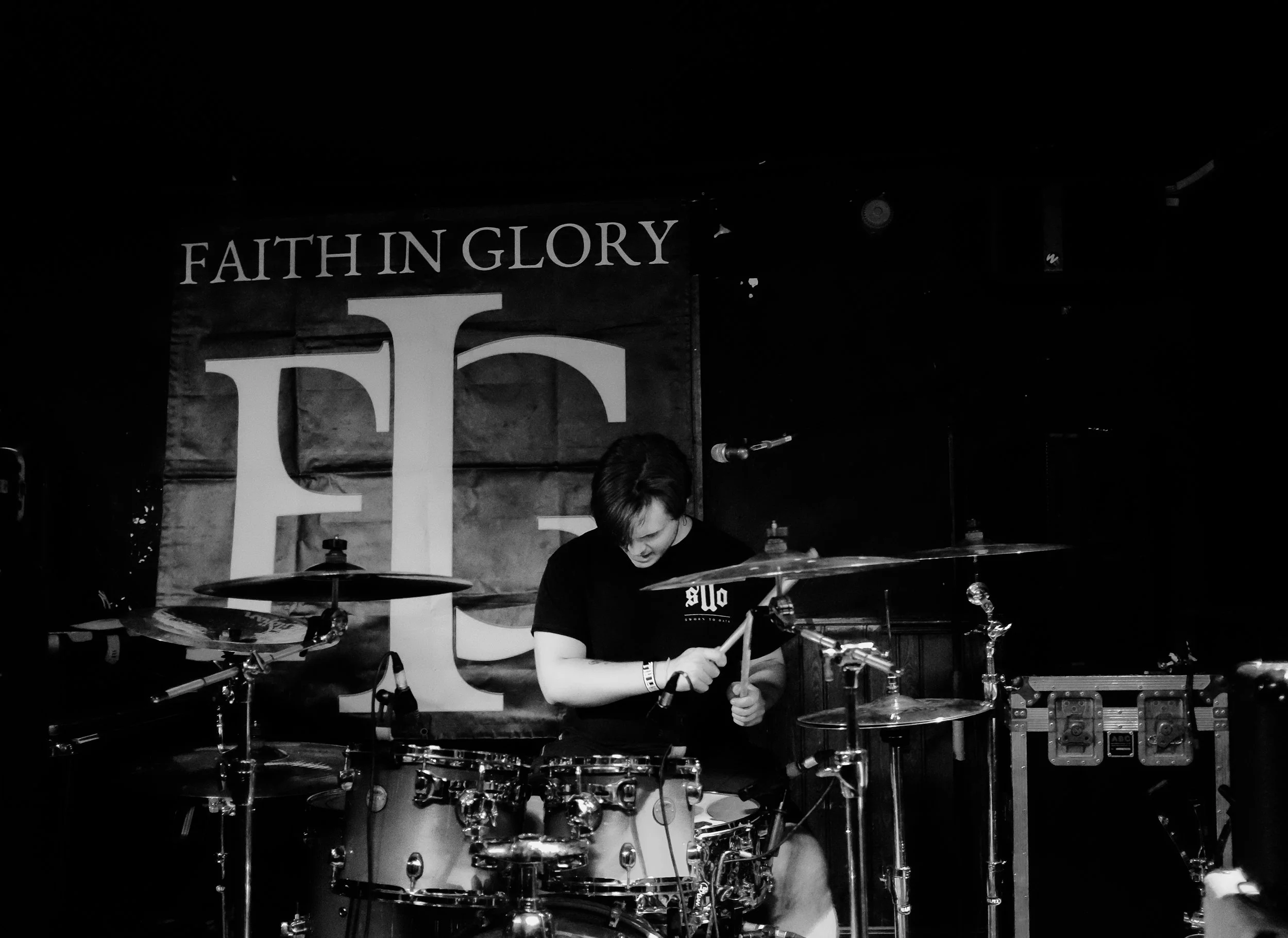 https://faithingloryofficial.com/