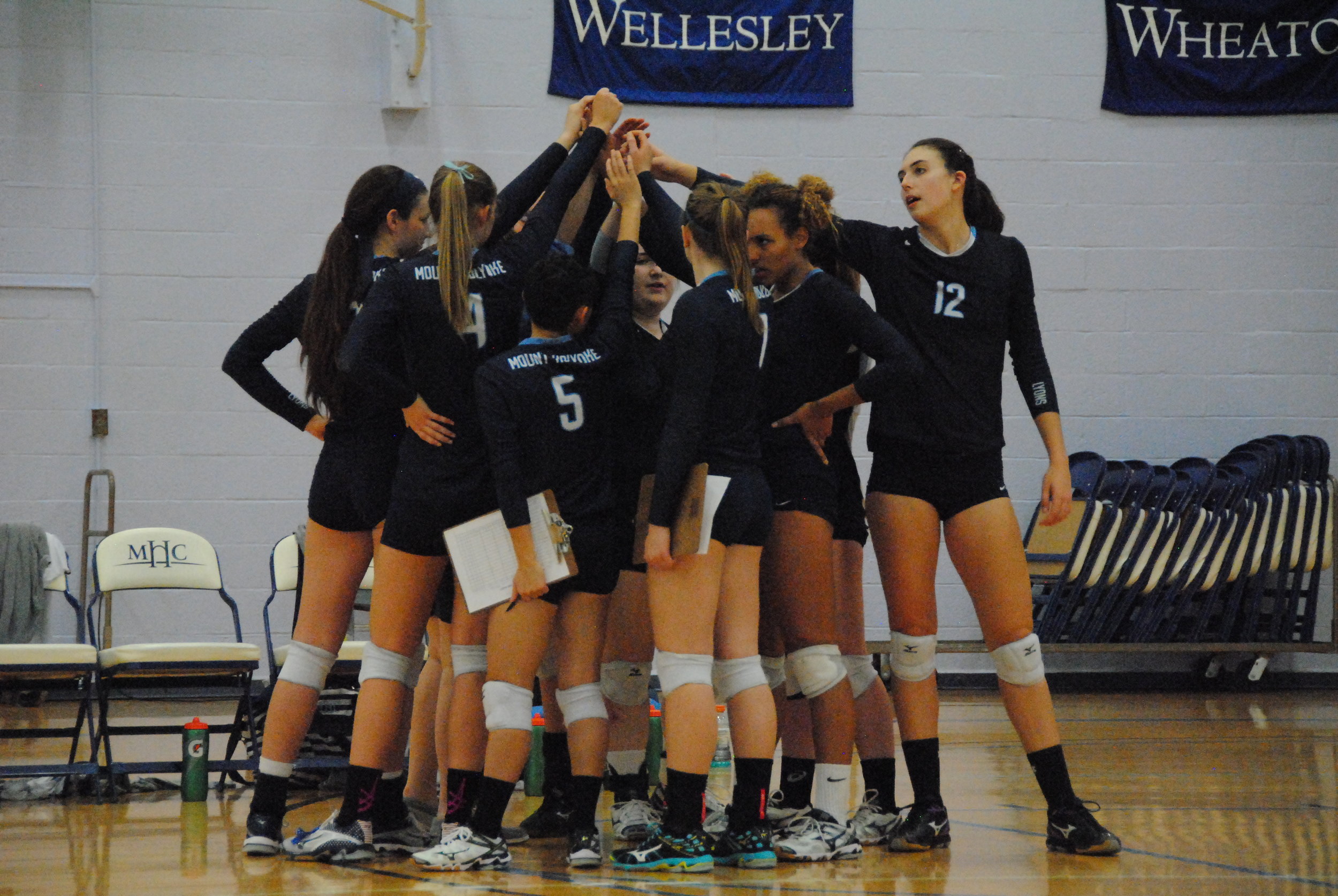  Photo by Ayla Safran ’18 The Volleyball team earned a 3–0 win vs. Westfield Saturday, but took a tough 3–1 loss to Smith on Tuesday.&nbsp; 
