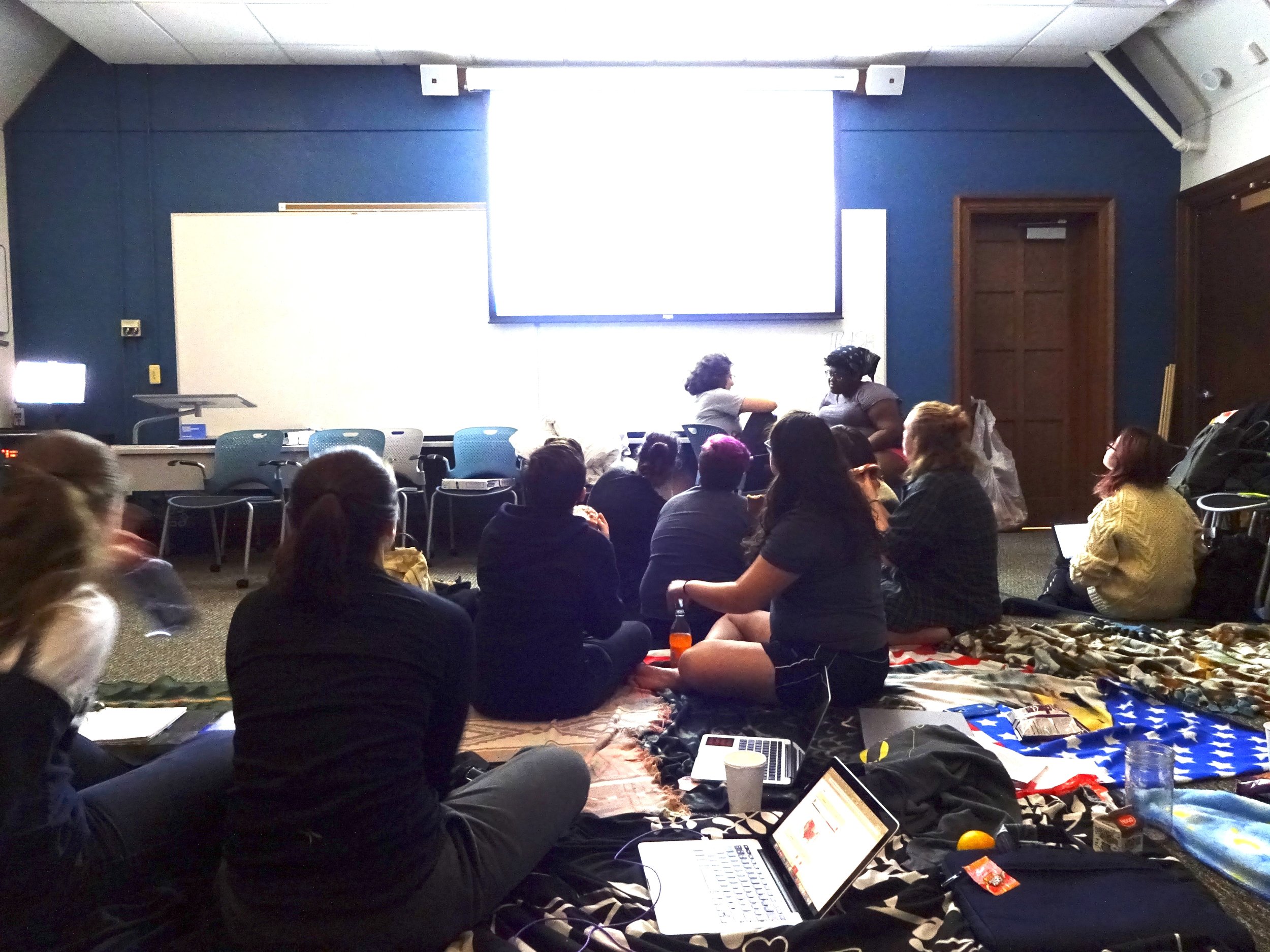 Photo by Shiloh Frederick ’17 Students in Skinner anxiously watching news stations for election results.