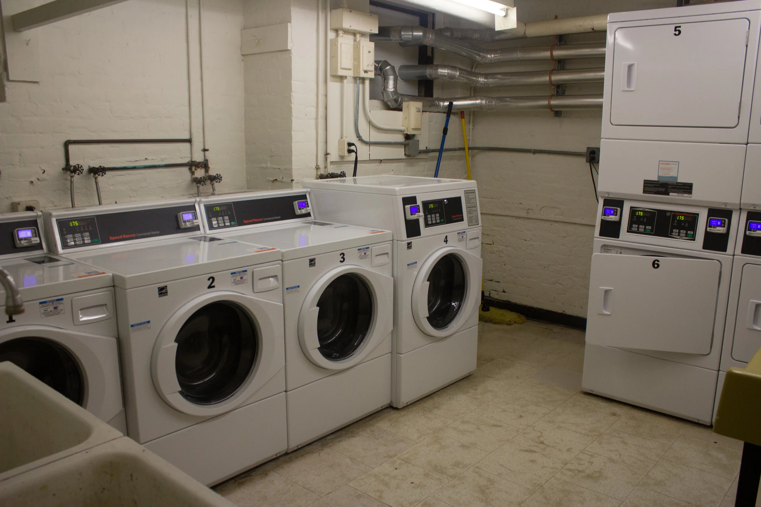 Photo by Izzy Olgaard ’18 The new washing machines and dryers, depicted in the basement of Pearsons Hall, have caused many problems.