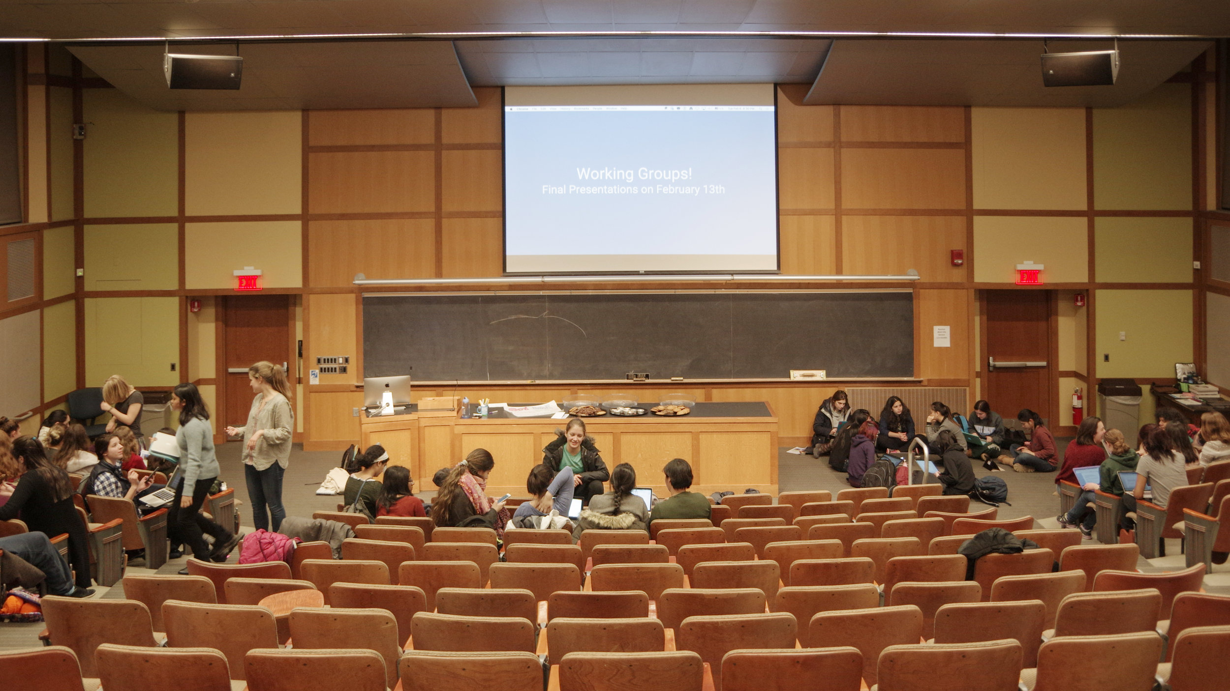 Senate discusses the new semester in D.C. program, growing student employment needs in SuperBlanch