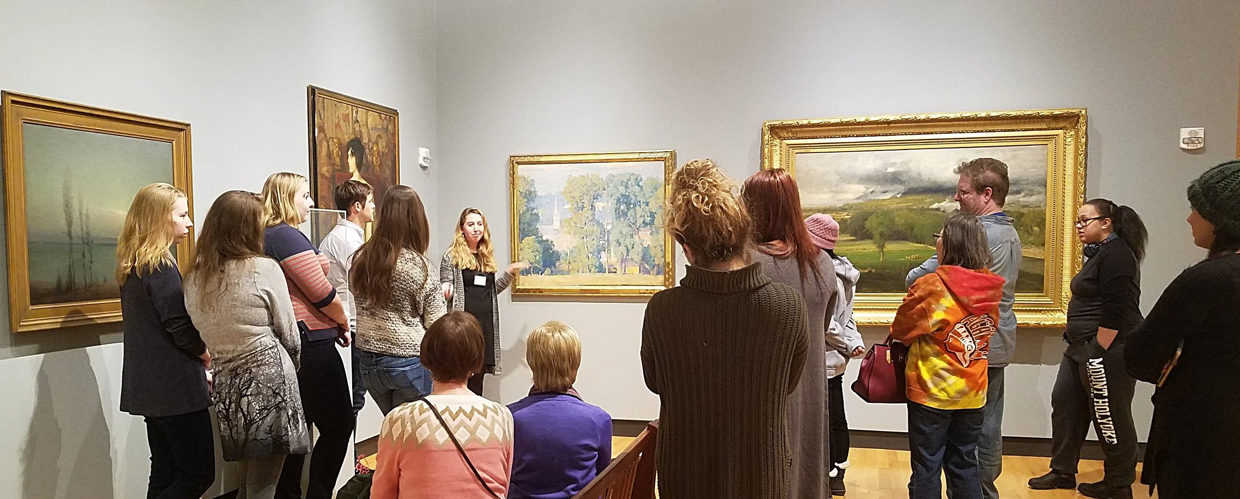 Photo by Jenny Cho ’20 Student guide Serena McDonald-Newman ’20 shows ”A Country Town” by Daniel Garber during the Art Museum’s first Sightlines Tour of the semester.