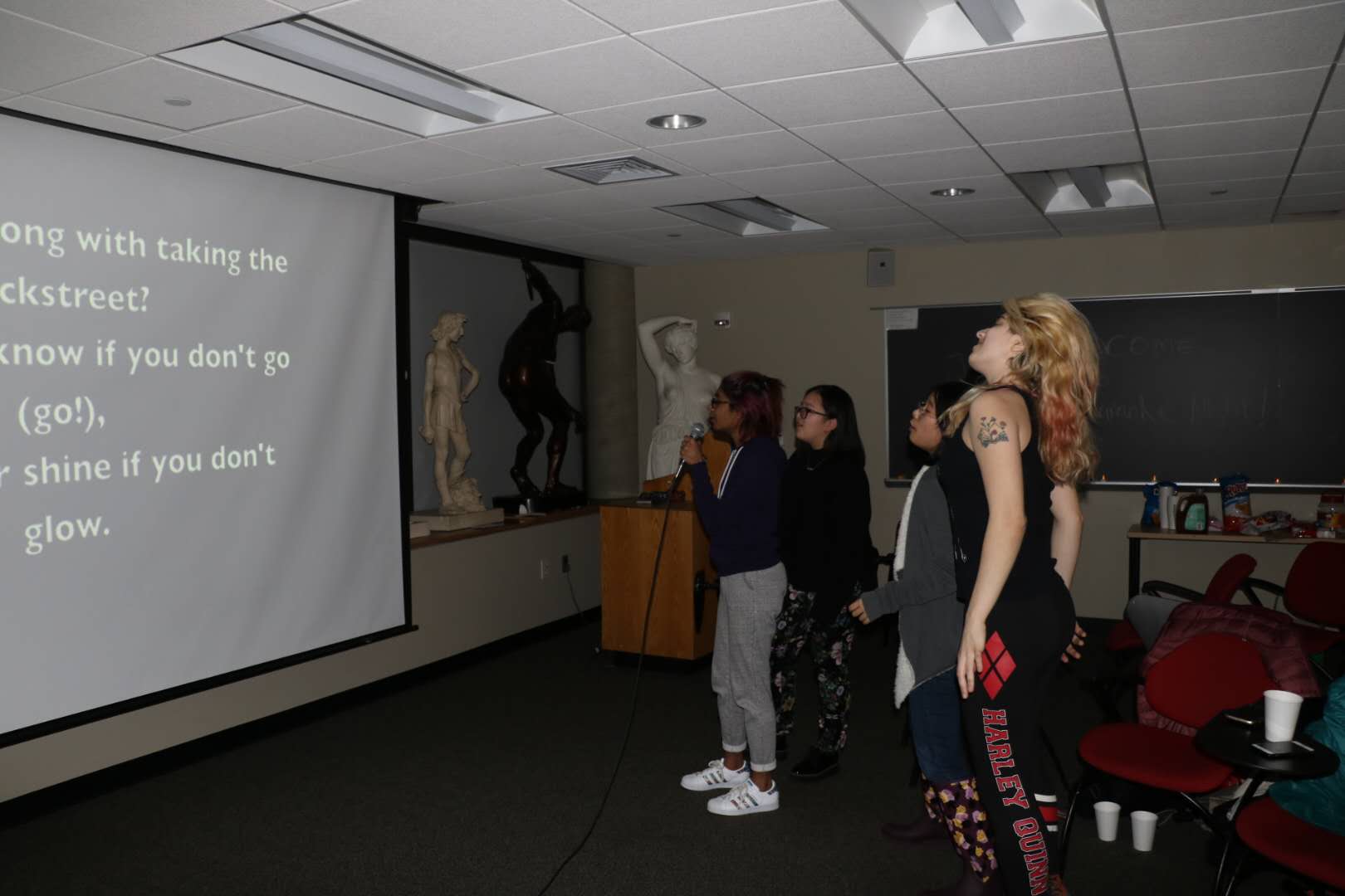 Asian Student Association hosts karaoke night
