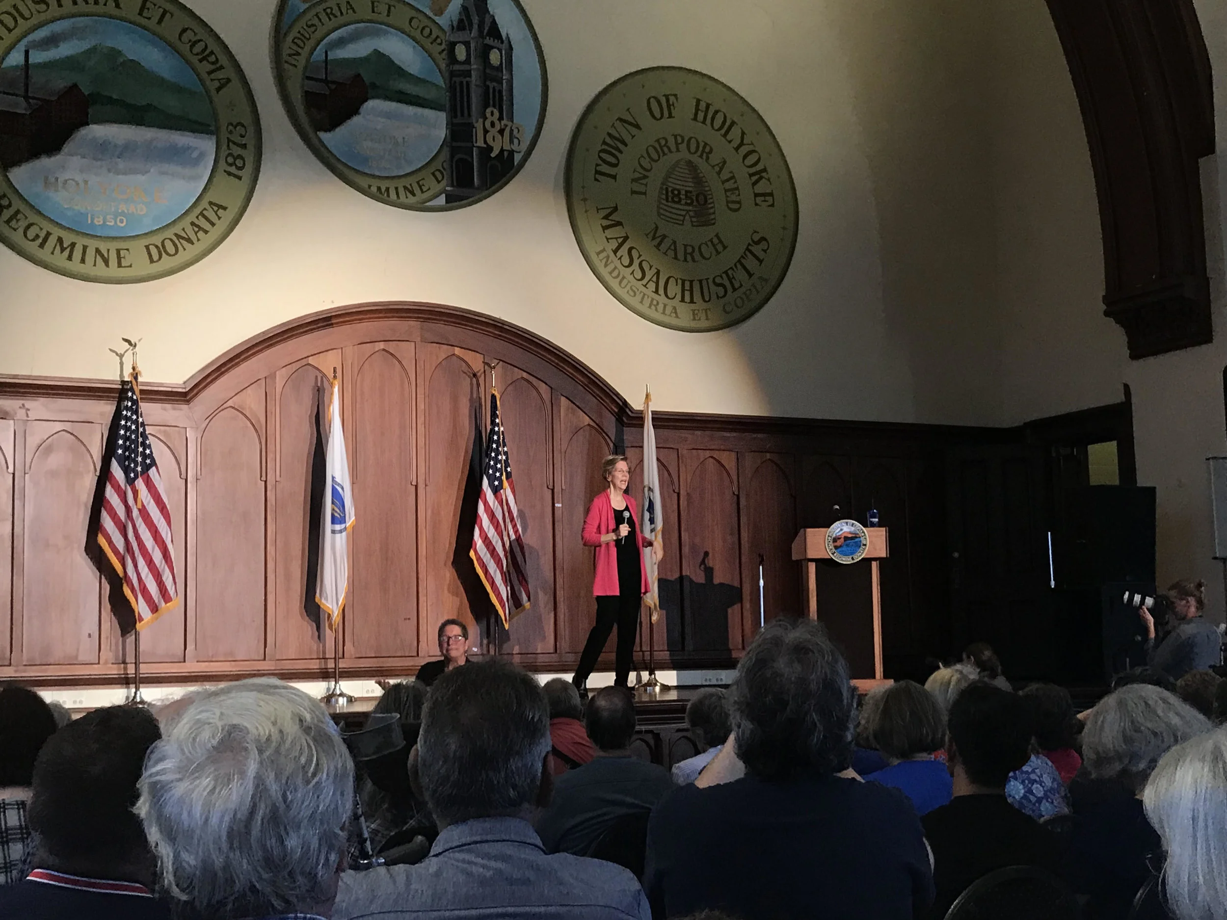 Photo by Natalie Kulak ’21 Senator Elizabeth Warren spoke to citizens during a town hall at the Holyoke City Hall Auditorium on Sept. 29.