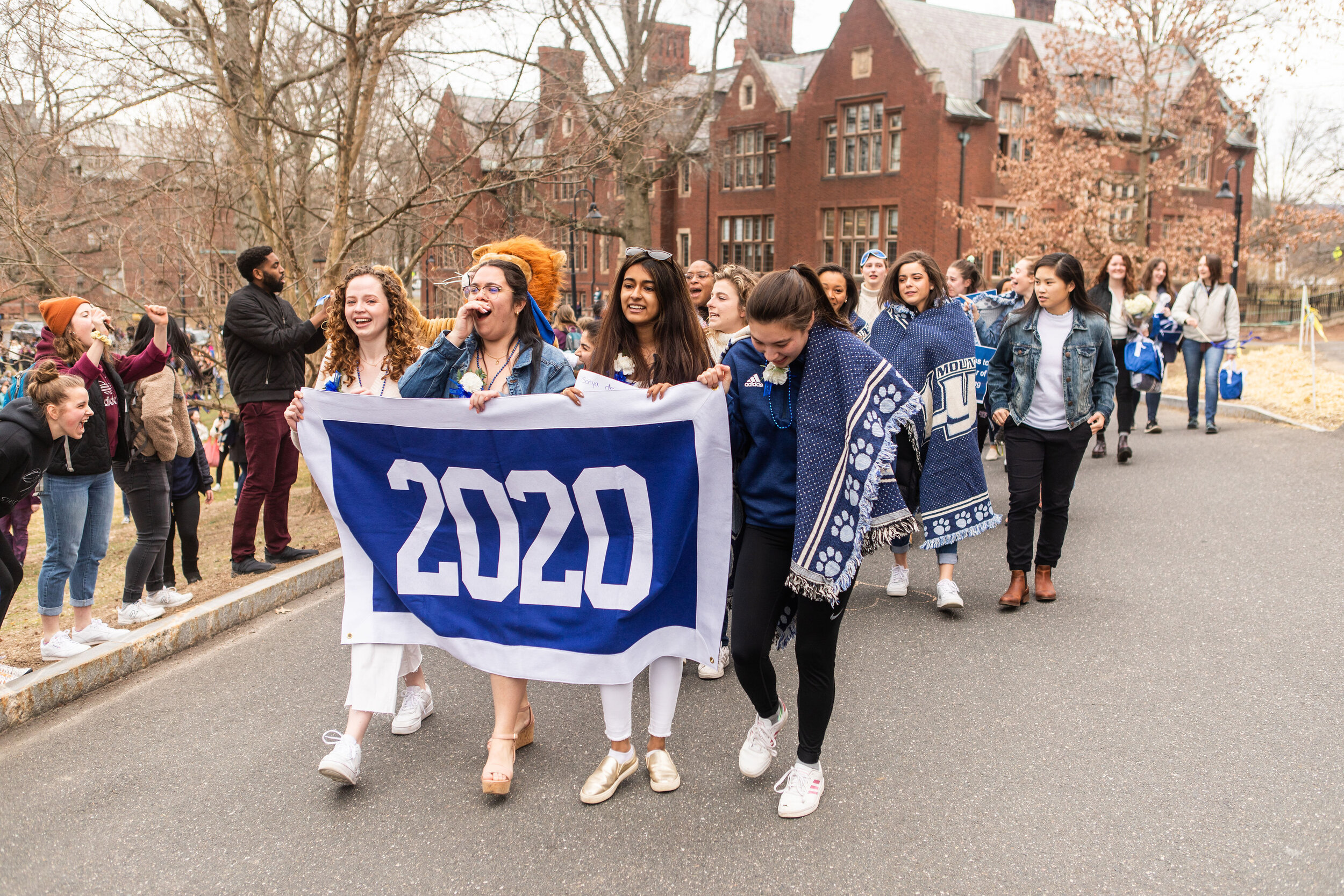  Photos courtesy of Joanna Chattman and Mount Holyoke College  Members of the 2020 Class Board led this year’s impromptu Laurel Parade, which began outside Rockefeller Hall and ended at Mary Lyon’s grave. 