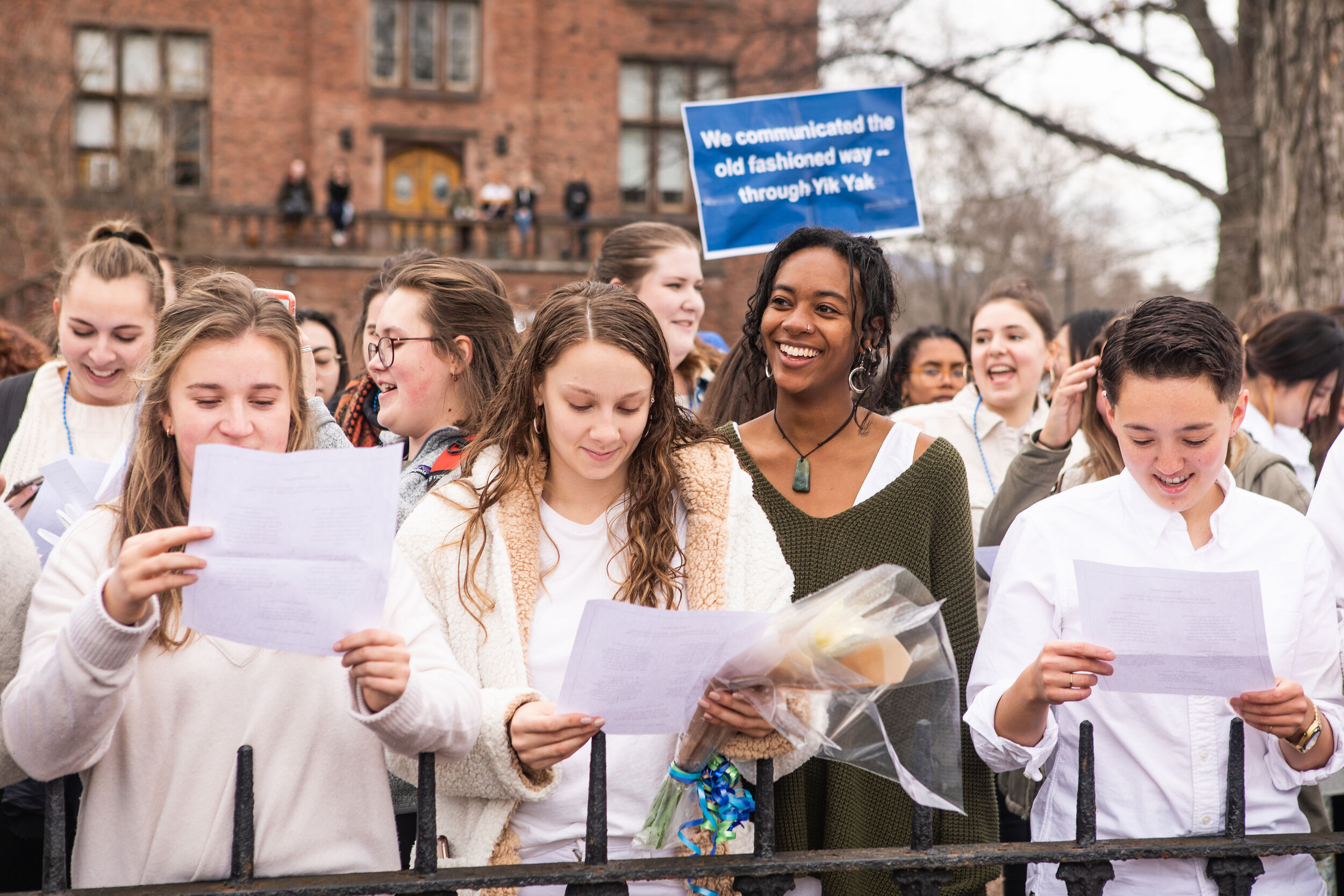  Students make signs dedicated to memorable moments during their years at Mount Holyoke. Some referenced the class’ abrupt departure from campus, while others reflected on the changes they experienced, such as the 2017 shift to centralized dining. 