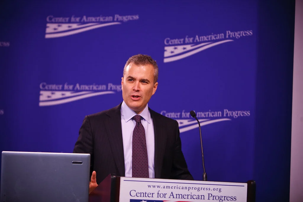 The US lifts travel ban on international travelers