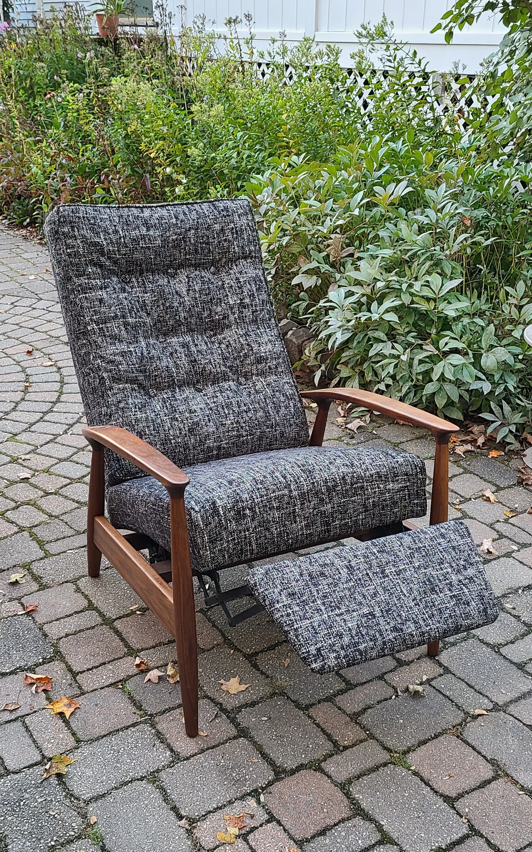 Morrison Retro Recliner 2021.jpg