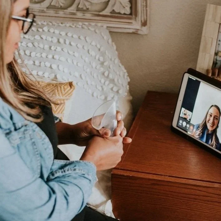 Pregnant mom takes a online breastfeeding class in San Diego with a IBCLC.