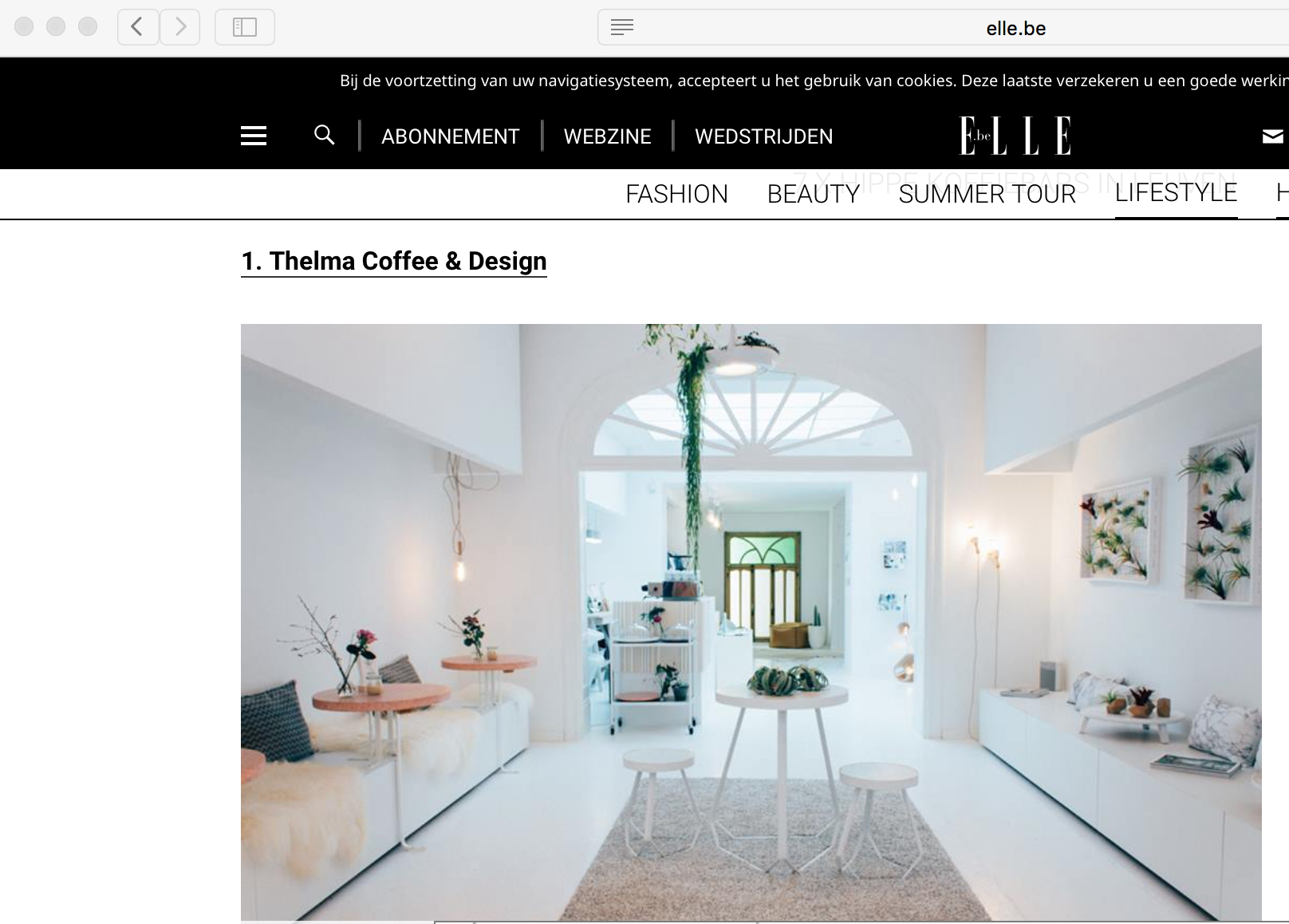 "Drink een kopje koffie tijdens het shoppen in dé nieuwe hotspot van Leuven. Het ruime, Scandinavisch ingerichte pand zit vol met verschillende Belgische en Nederlandse mode, design en lifestyle spullen. Je kan hier ook terecht om een kleinere of grotere honger te stillen met wat gluten-vrije lekkernijen."