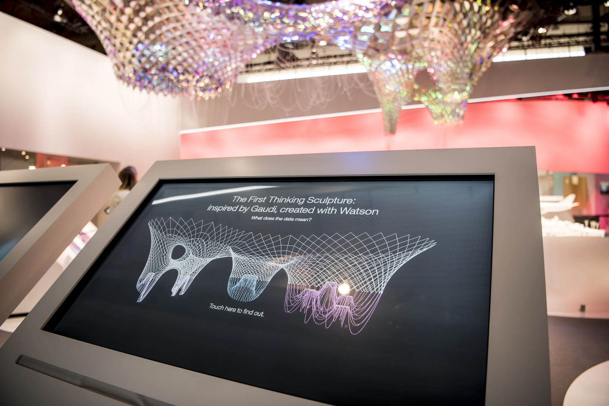 MWC 2017-Sculpture reactivity.jpg