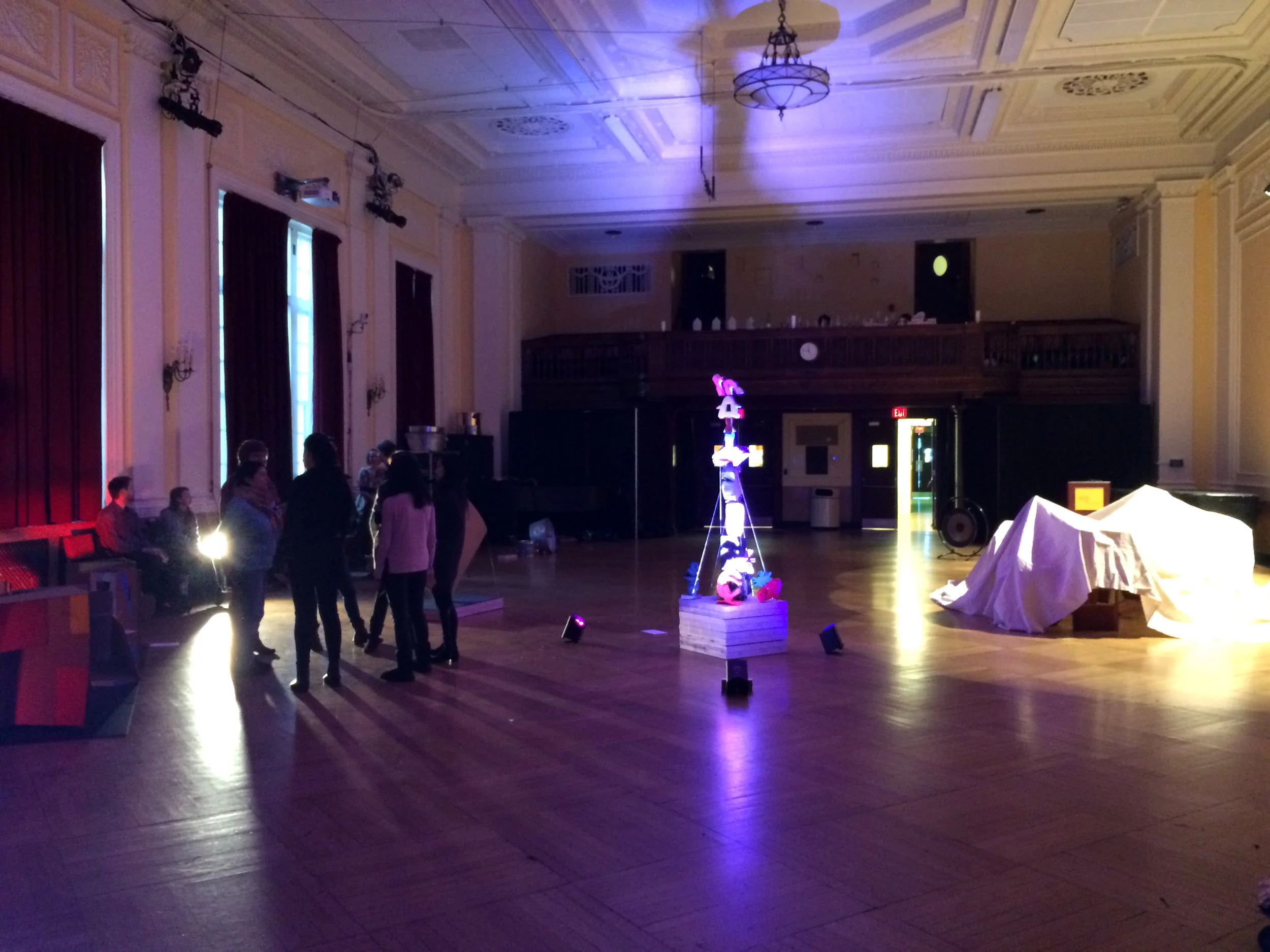   Click to listen to the sound recording  (by Daniel Bertrand) 