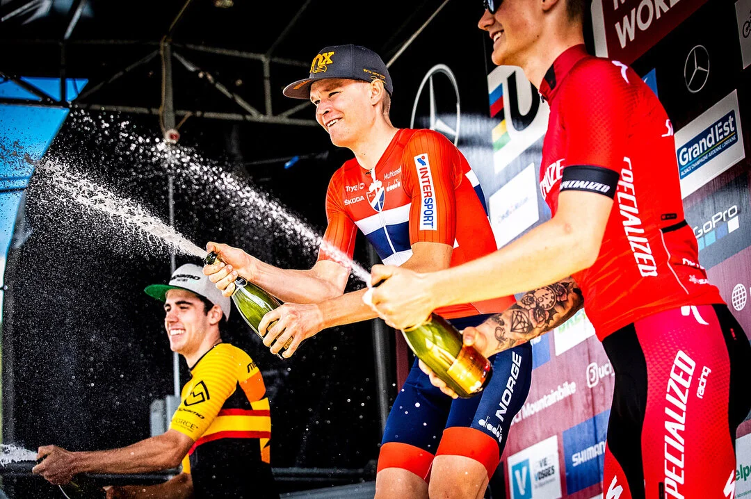 Gratulerer s&aring; mye med sammenlagtseier i verdenscupen 🥇@petterfagerhaug . Resultatet av solid arbeid over lang tid ! 🏆💪🏼 #Repost @petterfagerhaug
・・・
La Bresse 🤘❤️ pic by @svenmartinphoto #huserentrepren&oslash;r @bikeonscott @maxxisbike @f