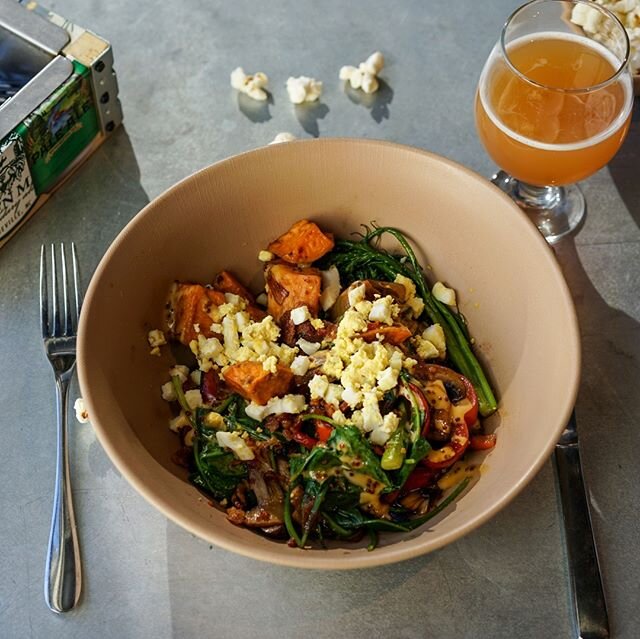 PALEO BOWL: sweet potato, spinach, caramelized onion, red bell pepper, avocado, hard boiled egg, broccolini, spicy honey mustard, bacon⁠
⁠
OPEN @visithalcyon &amp; @alphacitycenter⁠
11-9⁠
⁠
FRI-SAT: 11-10 LIVE MUSIC in Downtown Alpharetta⁠
⁠
 #neverd