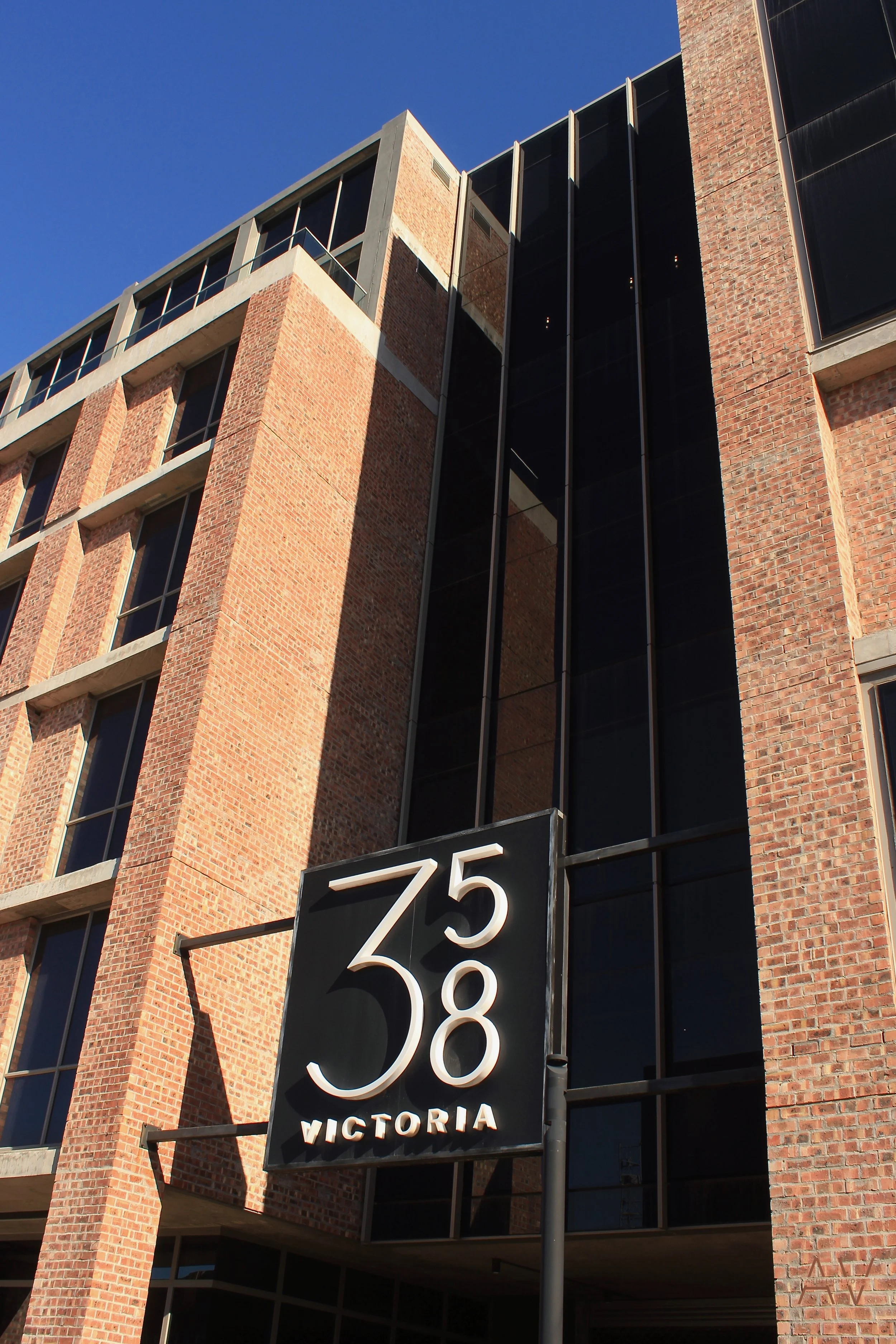  LH Consulting were the Structural and Façade Engineers on the project which was developed with a focus on delivering a comfort-designed building envelope, a key aspect of which is the façade systems. 