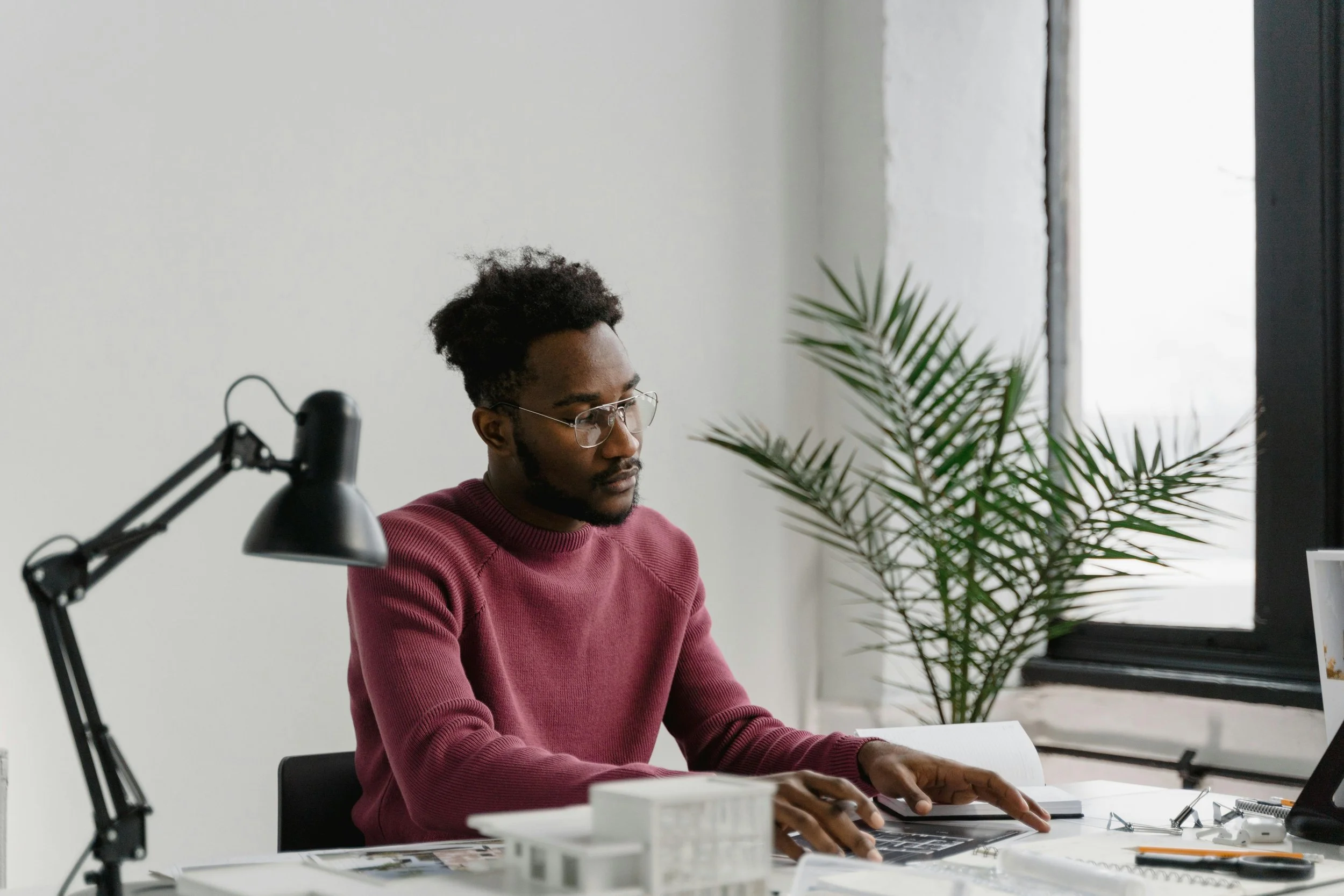 How to Negotiate as a Freelancer: Contracts, Pricing, and Client Strategy