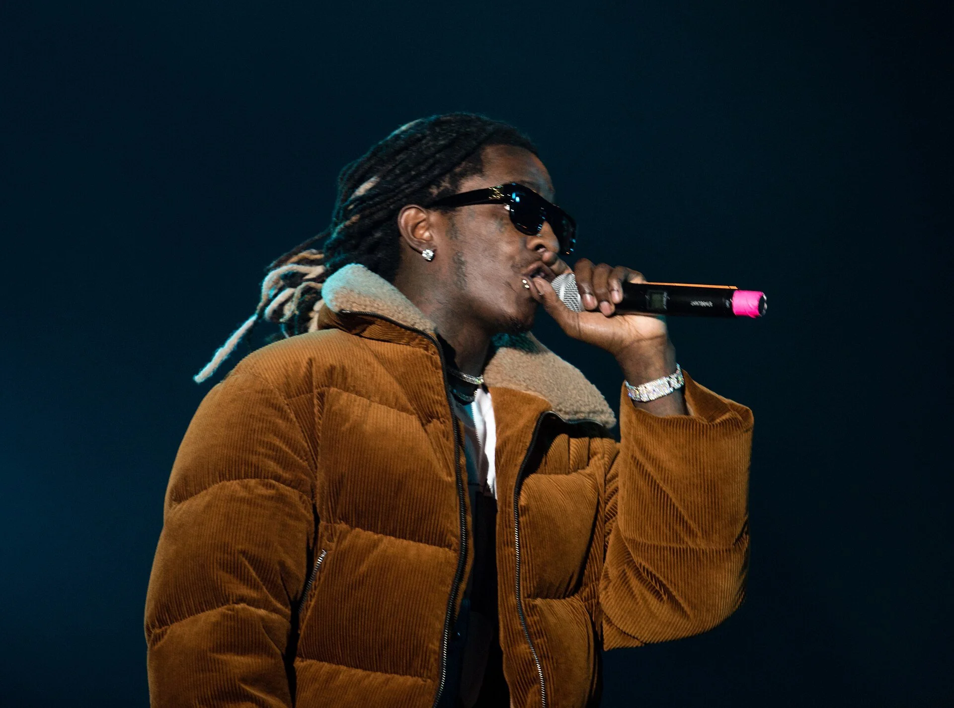 ¿Se Pueden Usar Líricas de Rap Como Evidencia en Corte? Una Guía Legal Completa