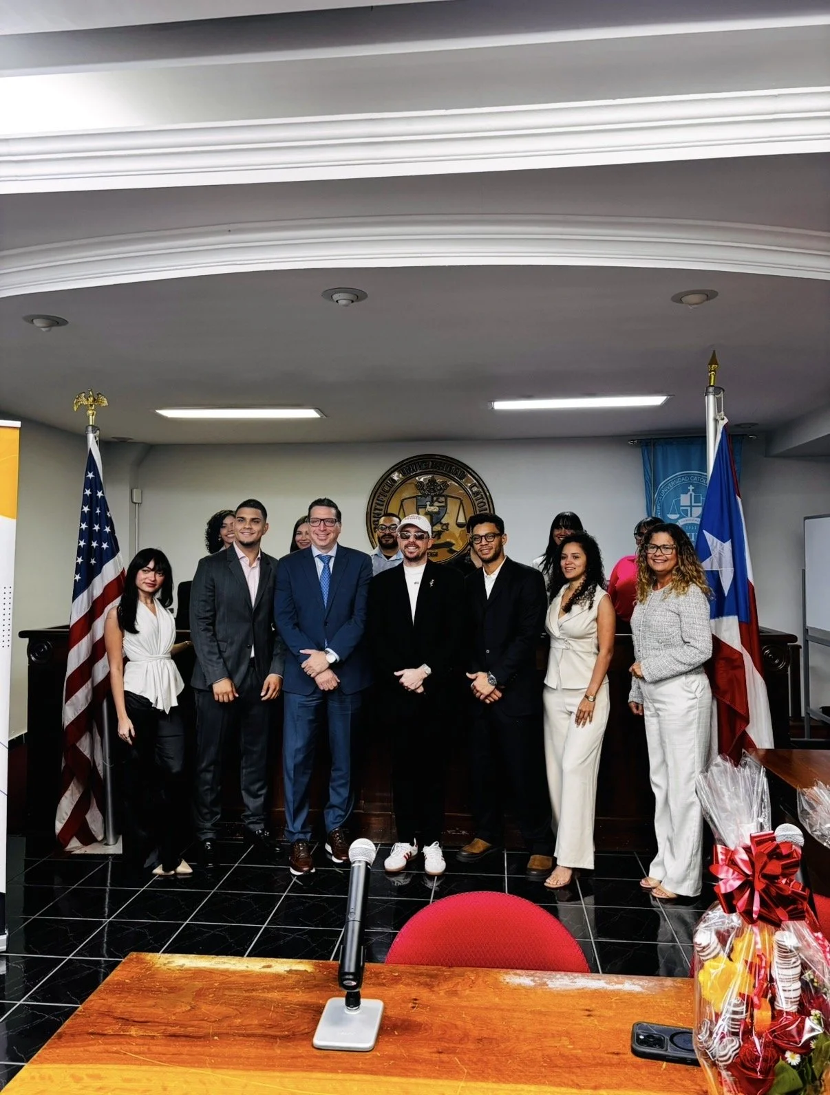 abogado de musica y entretenimiento Silvino Edward Diaz, de Starving Artists, junto a CEO de Discover Puerto Rico, Jorge Perez, en Universidad Catolica de Ponce Puerto Rico, panel sobre Bad Bunny.