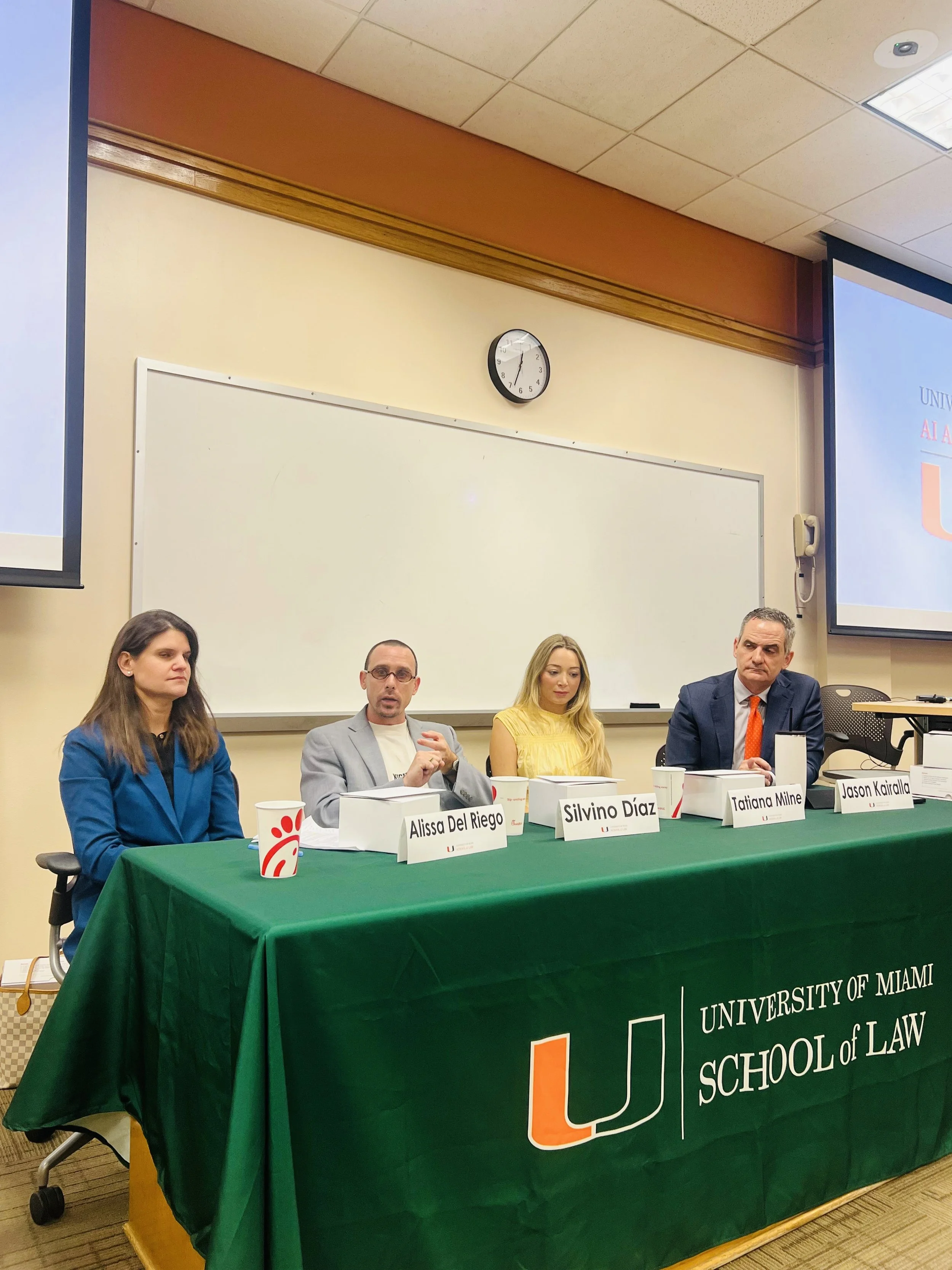Music and entertainment lawyer Silvino Edward Diaz of Starving Artists gives panel on artificial intelligence at University of Miami School of Law