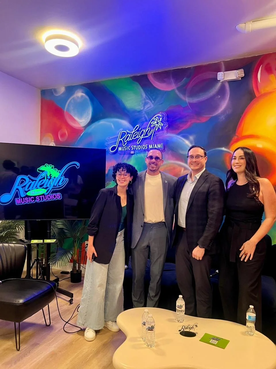 Music and entertainment lawyer Silvino Edward Diaz of Starving Artists gives lecture on music business to audience at Raleigh Music Studio in Miami, FL
