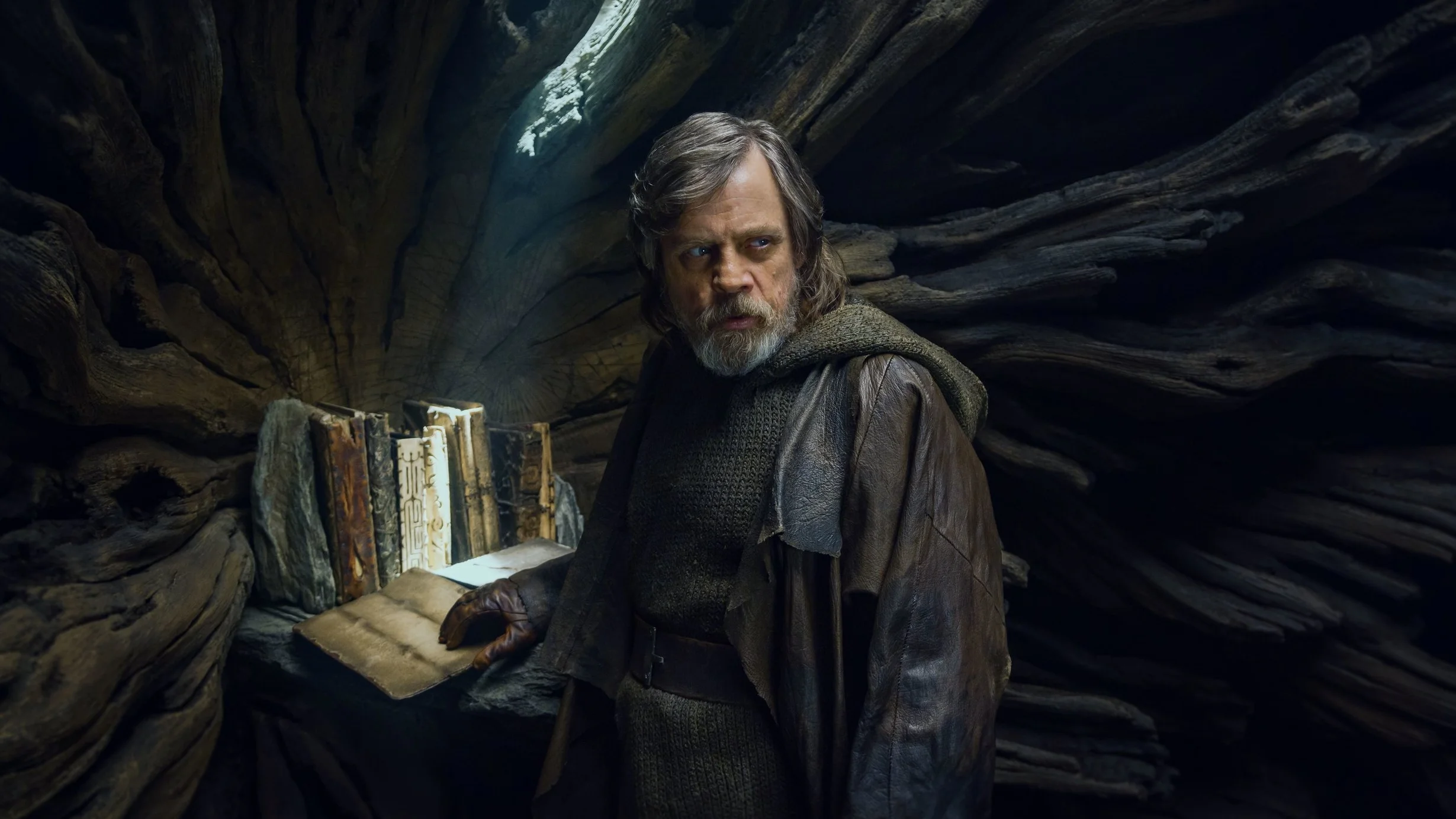 Rian Johnson, Star Wars, Star Wars movie, Mark Hamill, Carrie Fisher, Adam Driver, Daisy Ridley, John Boyega, Oscar Isaac, Andy Serkis, Lupita Nyong'o, Domhnall Gleeson, Anthony Daniels, Gwendoline Christie, Kelly Marie Tran, Laura Dern, Benicio del Toro, Luke Skywalker, The Force Awakens, The Last Jedi, Kylo Ren, Rey, Finn, Poe Dameron, BB-8, 